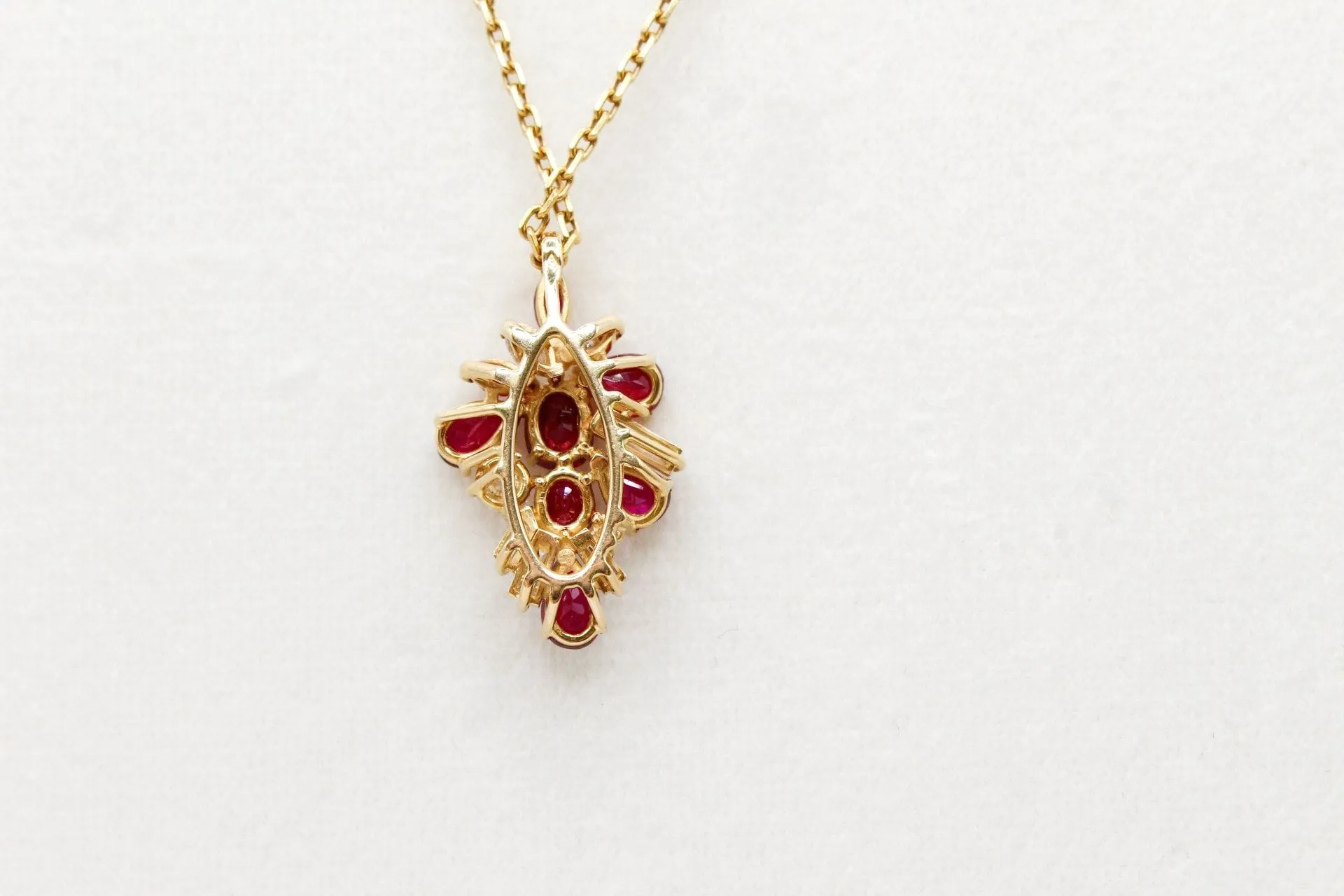 Pendentif rubis et diamants en or jaune 750 sold by 58 Facettes product image thumbnail 2