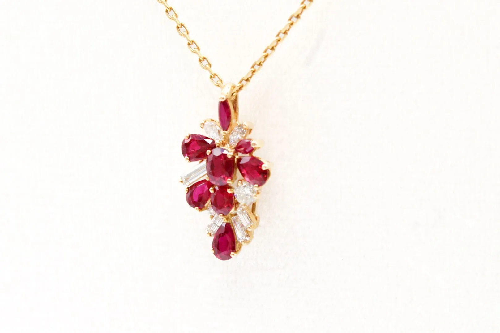 Pendentif rubis et diamants en or jaune 750 sold by 58 Facettes product image thumbnail 3