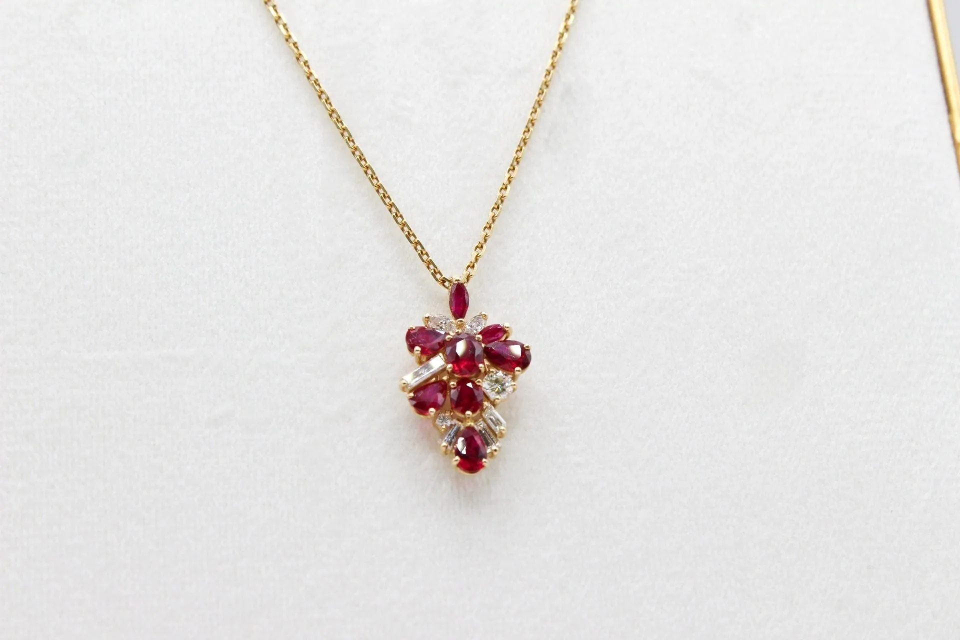 Pendentif rubis et diamants en or jaune 750 sold by 58 Facettes product image thumbnail 4