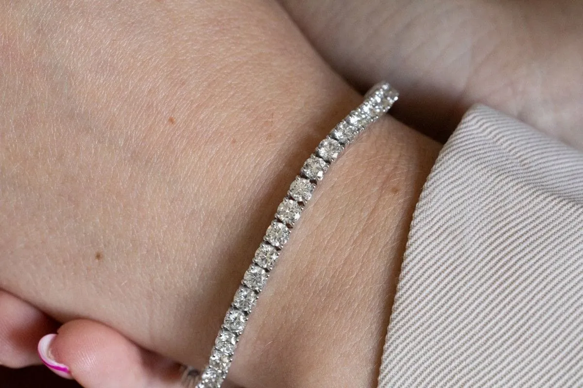 Bracelet tennis en or blanc avec diamants de 8,00 ct sold by 58 Facettes product image thumbnail 5