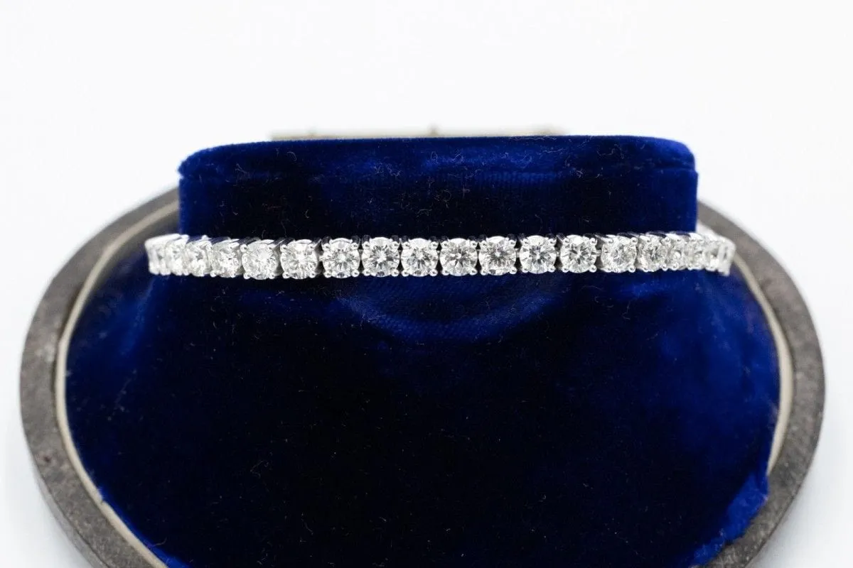 Bracelet tennis en or blanc avec diamants de 8,00 ct sold by 58 Facettes product image thumbnail 3