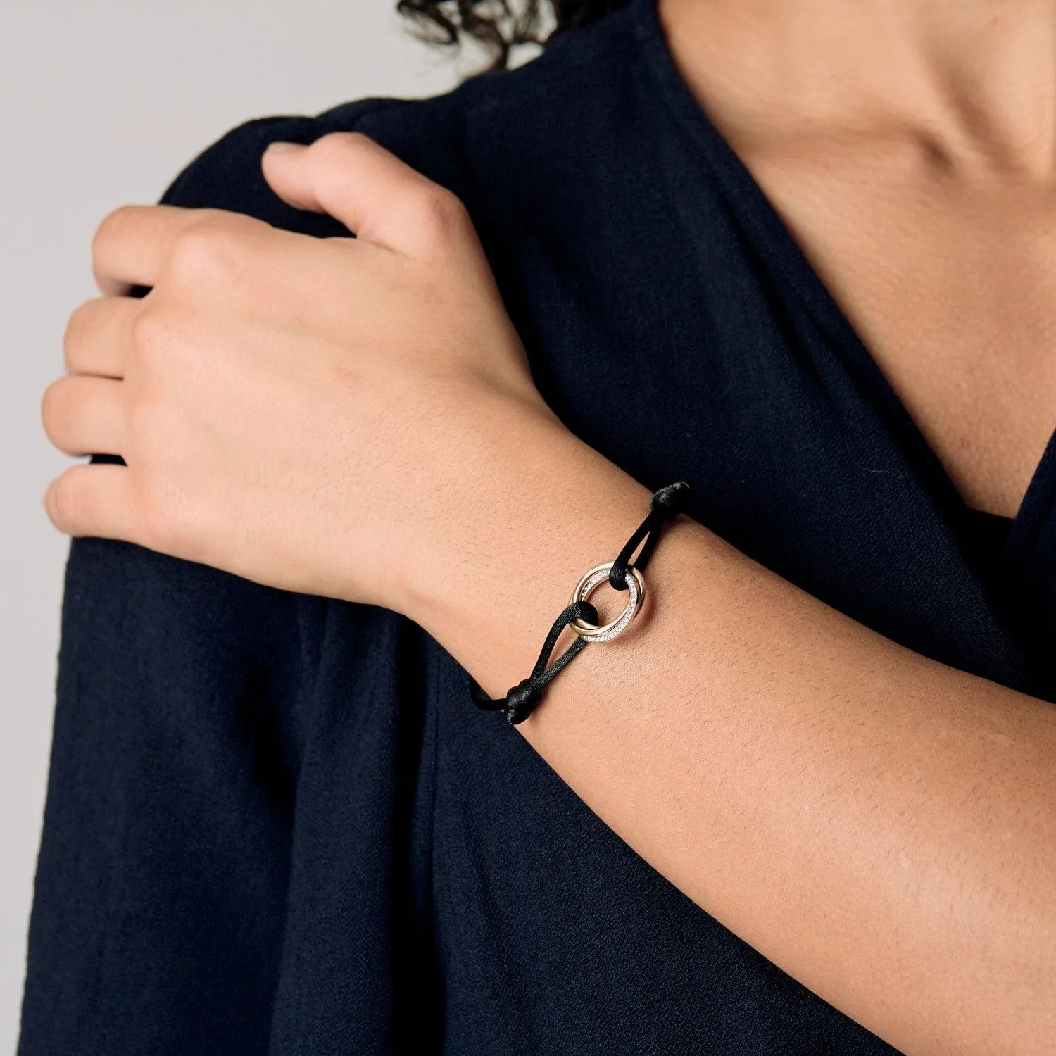 CARTIER - Bracelet Trinity en trois ors et diamants sold by 58 Facettes product image thumbnail 2