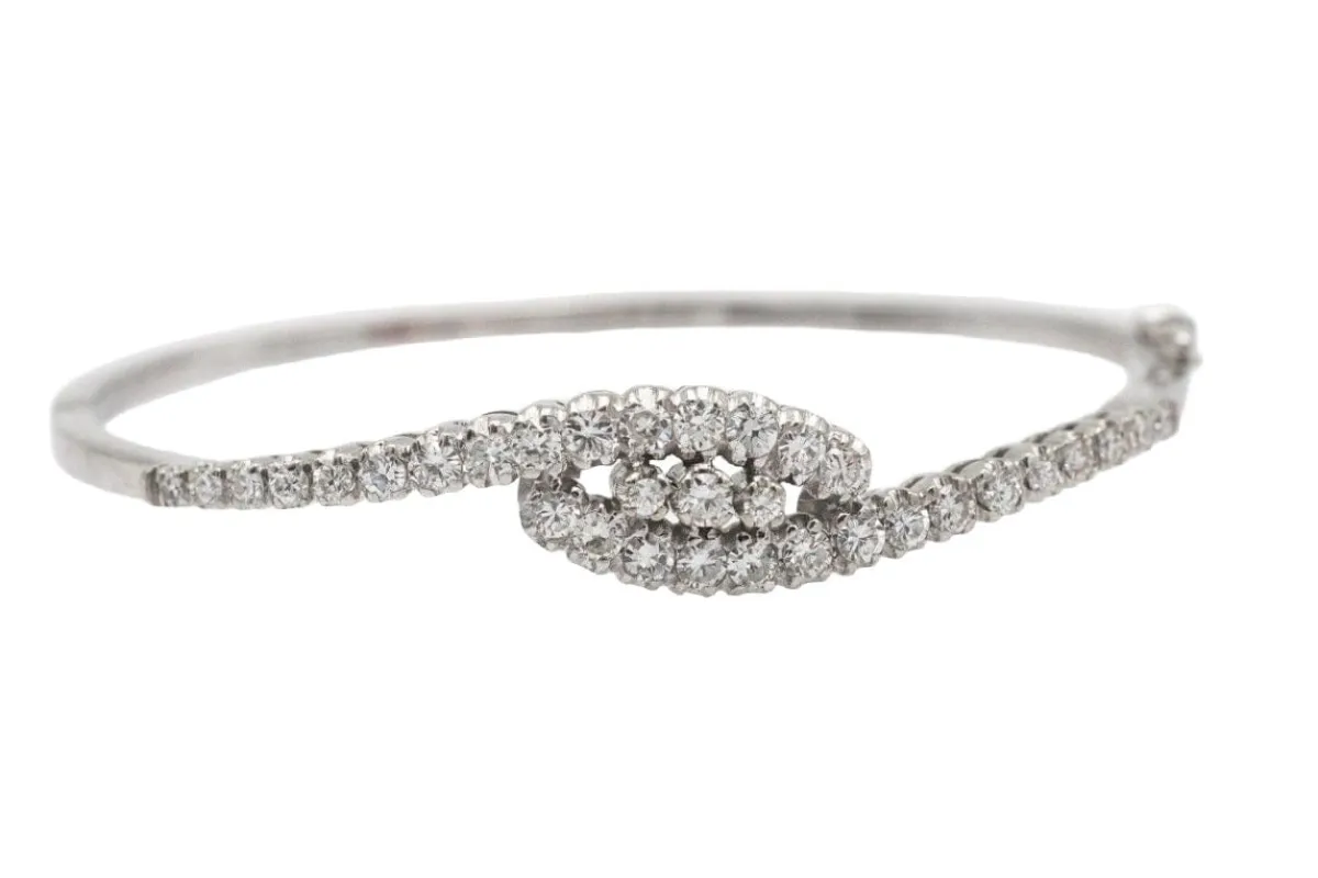 Bracelet rigide de luxe en or blanc avec diamants de 1,45 ct, France, 2e moitié du 20e siècle sold by 58 Facettes