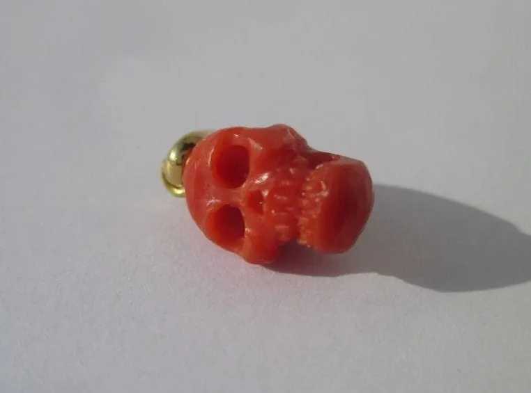 Pendentif ancien Tête de mort or jaune et corail sold by 58 Facettes product image thumbnail 5