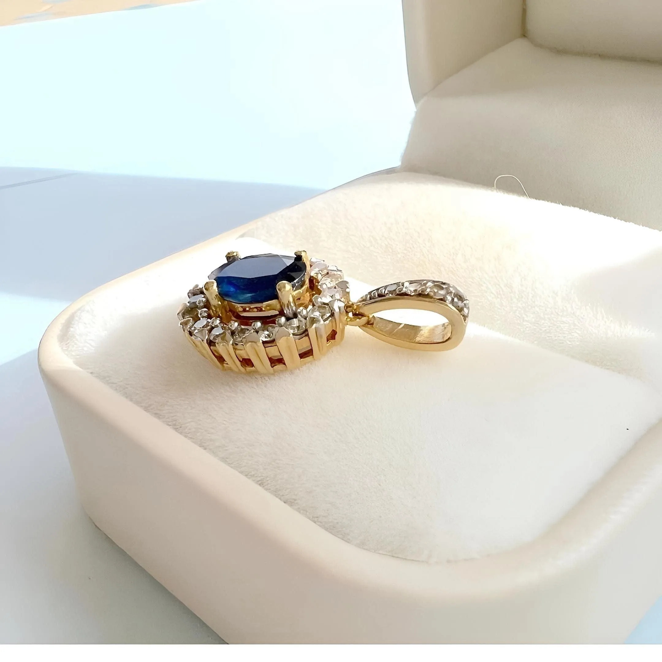 Pendentif ors jaune et blanc, saphir et diamants sold by 58 Facettes product image thumbnail 5