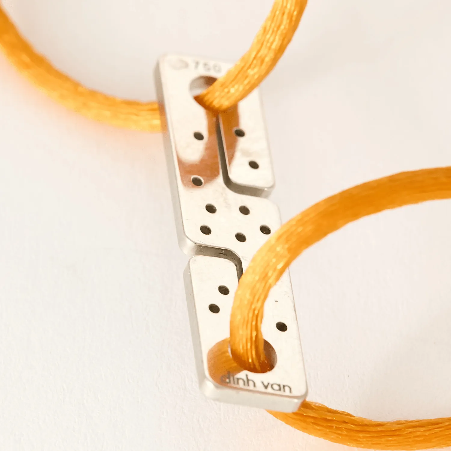 Dinh Van - Bracelet Cordon Seventies en or blanc et diamants sold by 58 Facettes product image thumbnail 5