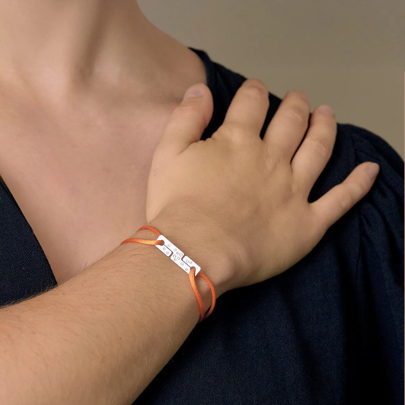 Dinh Van - Bracelet Cordon Seventies en or blanc et diamants sold by 58 Facettes product image thumbnail 2