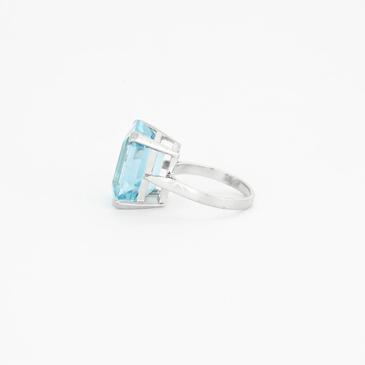 Bague en or blanc 750 ornée d’une topaze bleue sold by 58 Facettes product image thumbnail 4