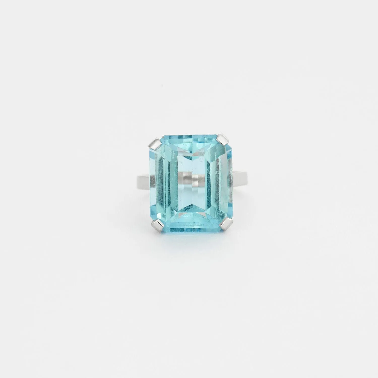 Bague en or blanc 750 ornée d’une topaze bleue sold by 58 Facettes product image thumbnail 2