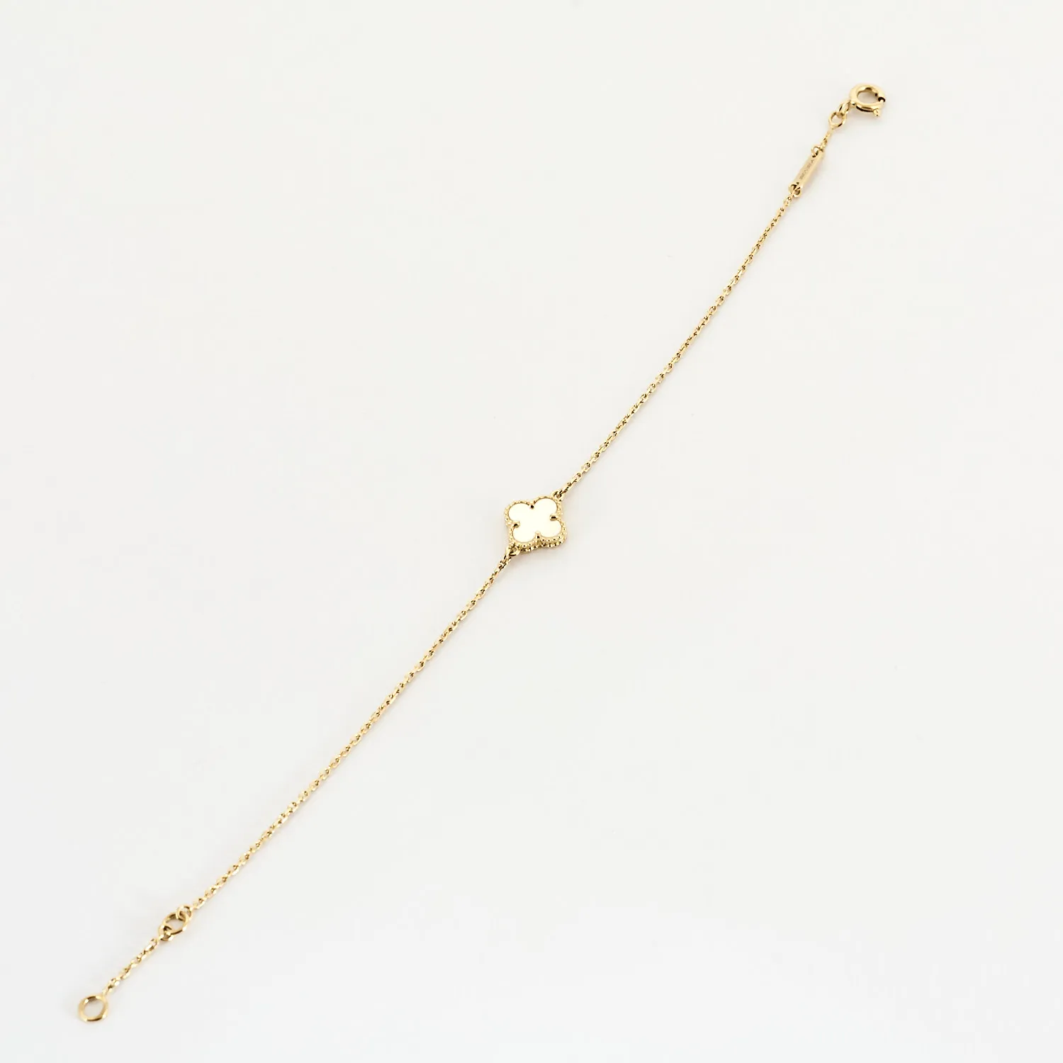 Van Cleef & Arpels - Sweet Alhambra- Bracelet en or jaune et nacre blanche sold by 58 Facettes product image thumbnail 3