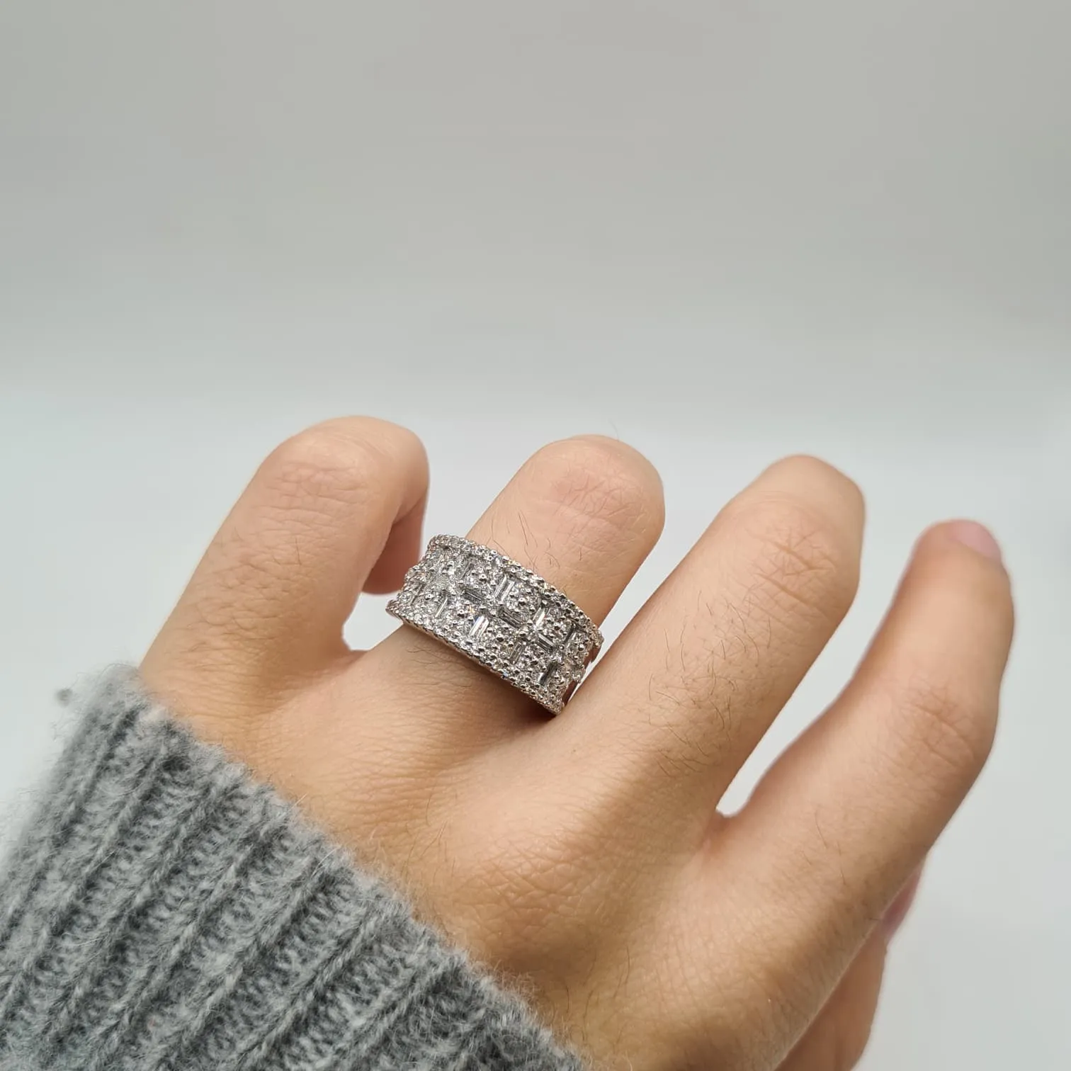 Bague or blanc sertie de diamants baguettes et ronds sold by 58 Facettes product image thumbnail 2