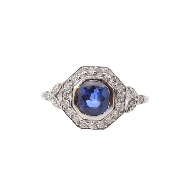 Bague vintage saphir et diamants en platine sold by 58 Facettes