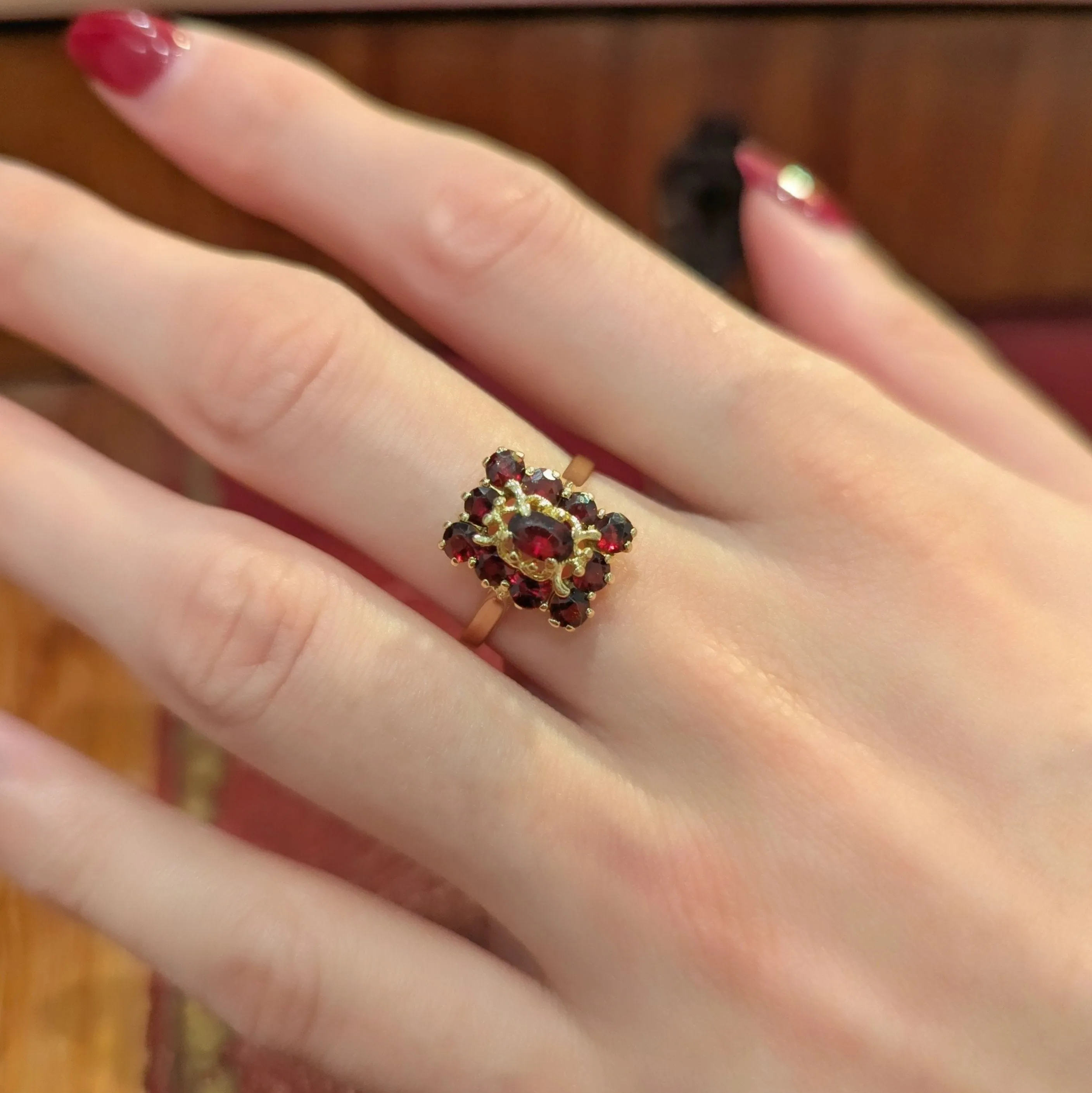 Bague en or jaune 18 carats et grenats sold by 58 Facettes product image thumbnail 2