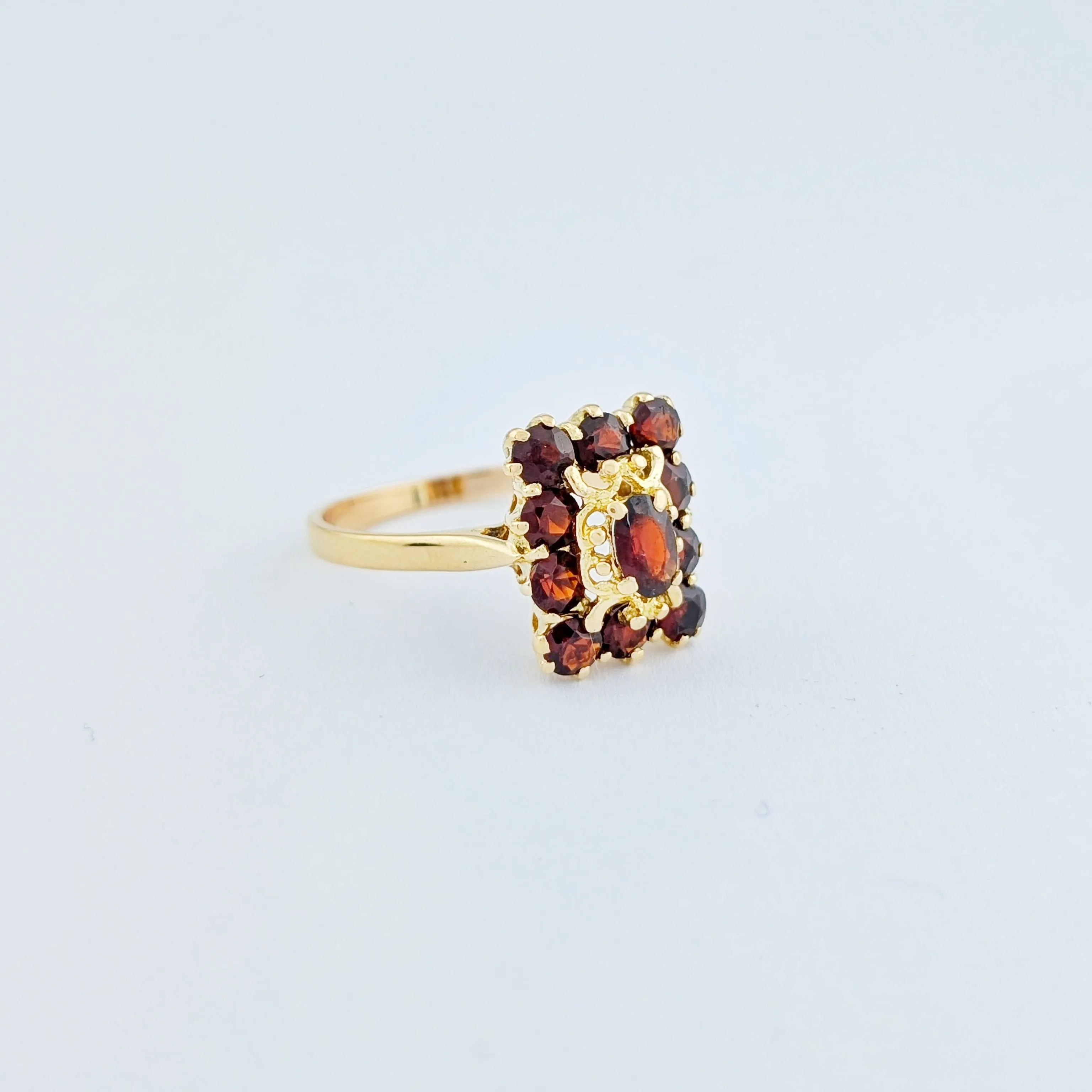 Bague en or jaune 18 carats et grenats sold by 58 Facettes product image thumbnail 4