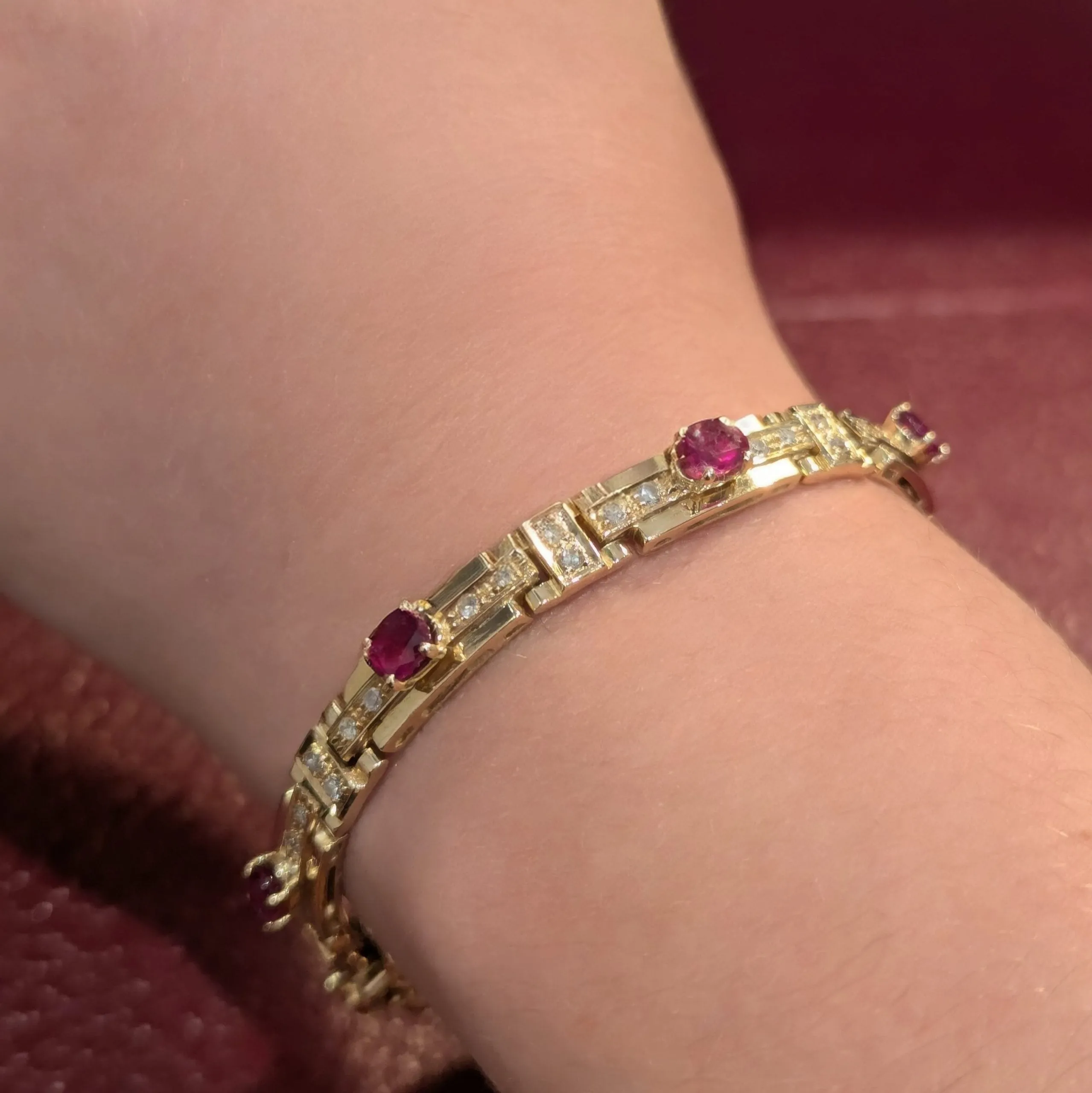Bracelet en or jaune 18 carats avec diamants et rubis sold by 58 Facettes product image thumbnail 3