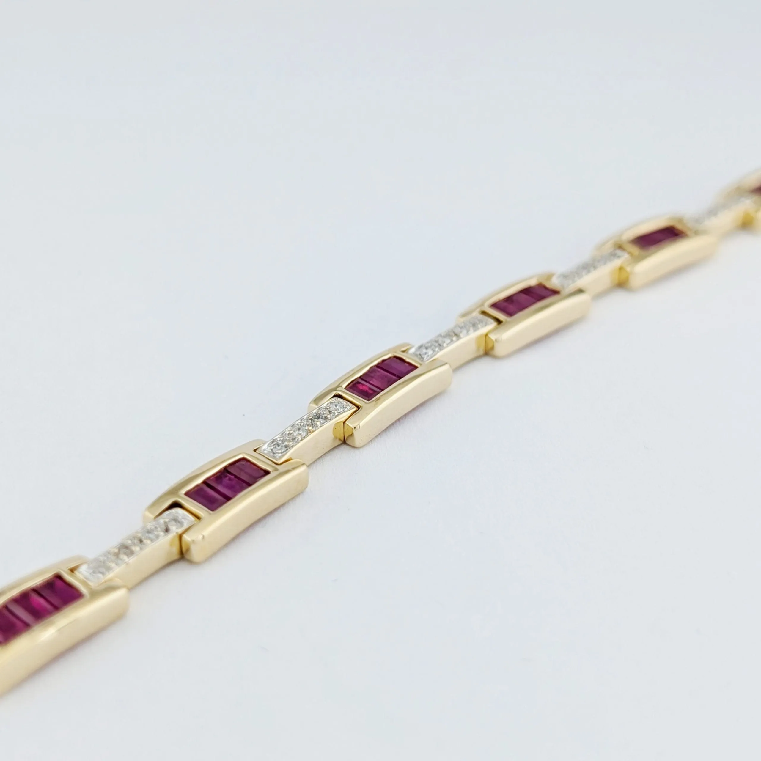 Bracelet en or jaune, rubis et diamants sold by 58 Facettes product image thumbnail 5