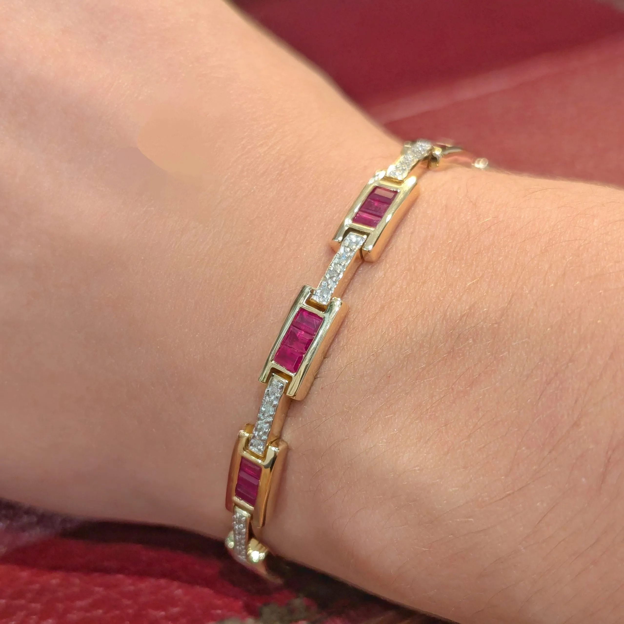 Bracelet en or jaune, rubis et diamants sold by 58 Facettes product image thumbnail 3