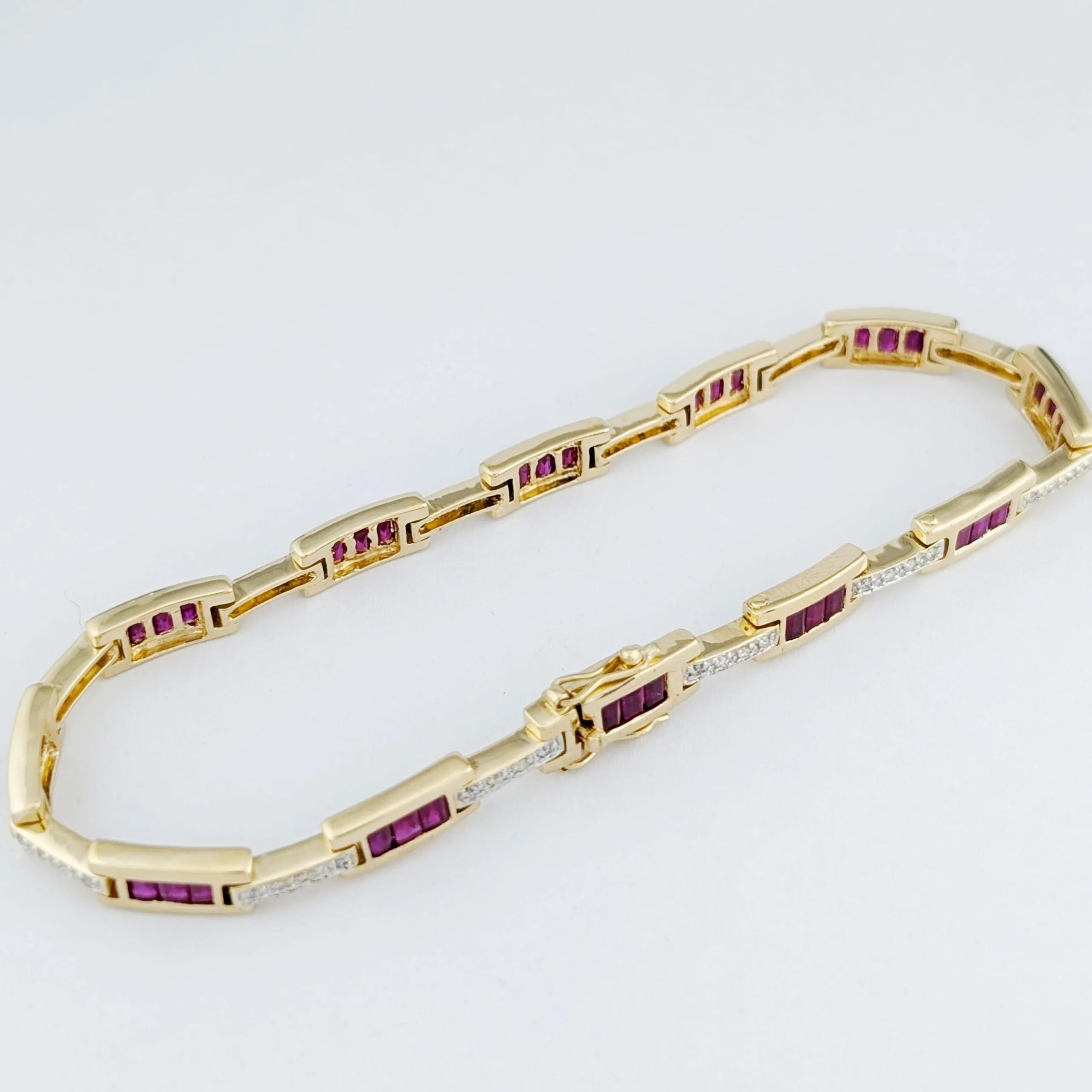 Bracelet en or jaune, rubis et diamants sold by 58 Facettes product image thumbnail 4
