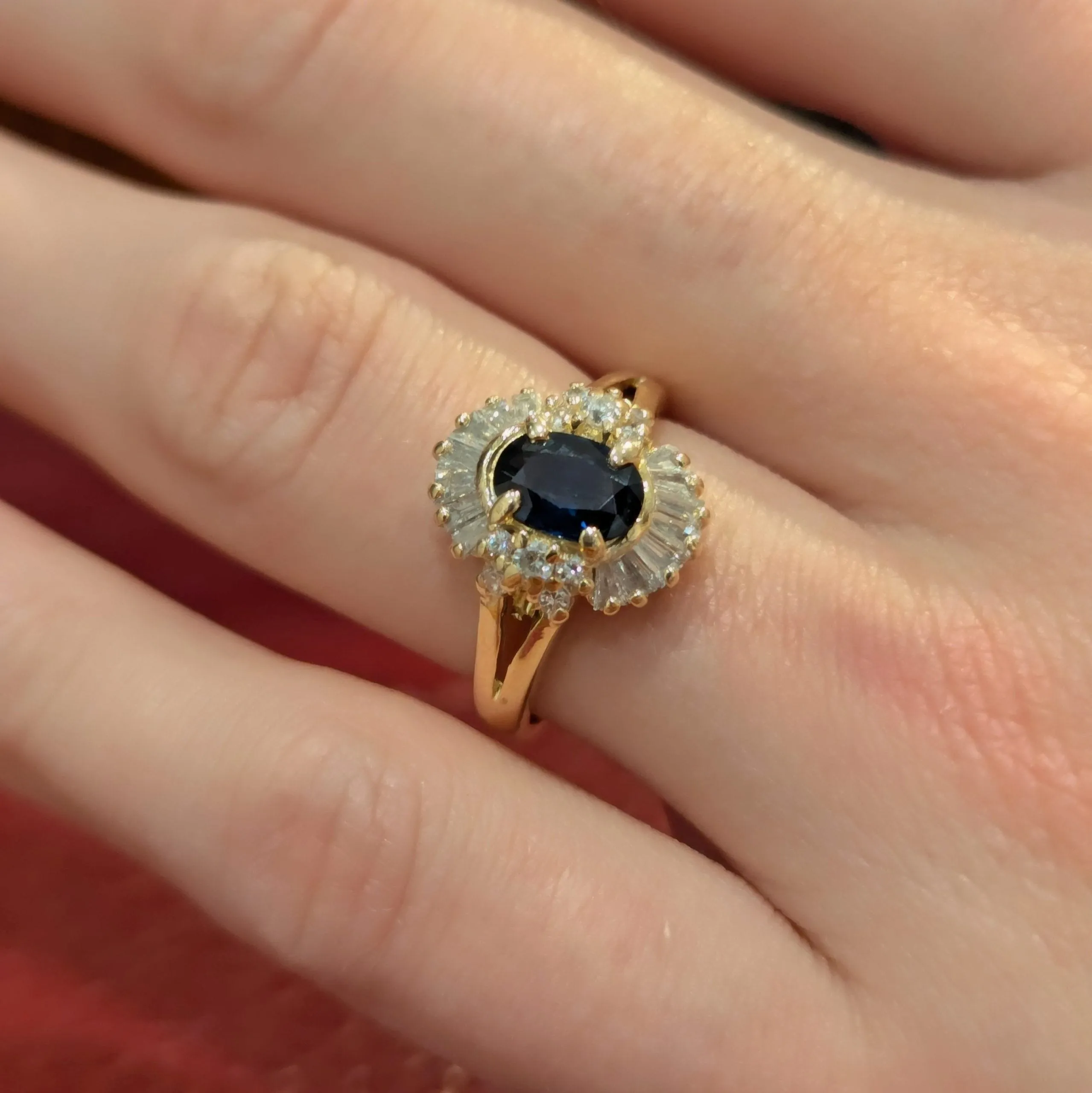 Bague en or jaune 18 carats, saphir et diamants sold by 58 Facettes product image thumbnail 3