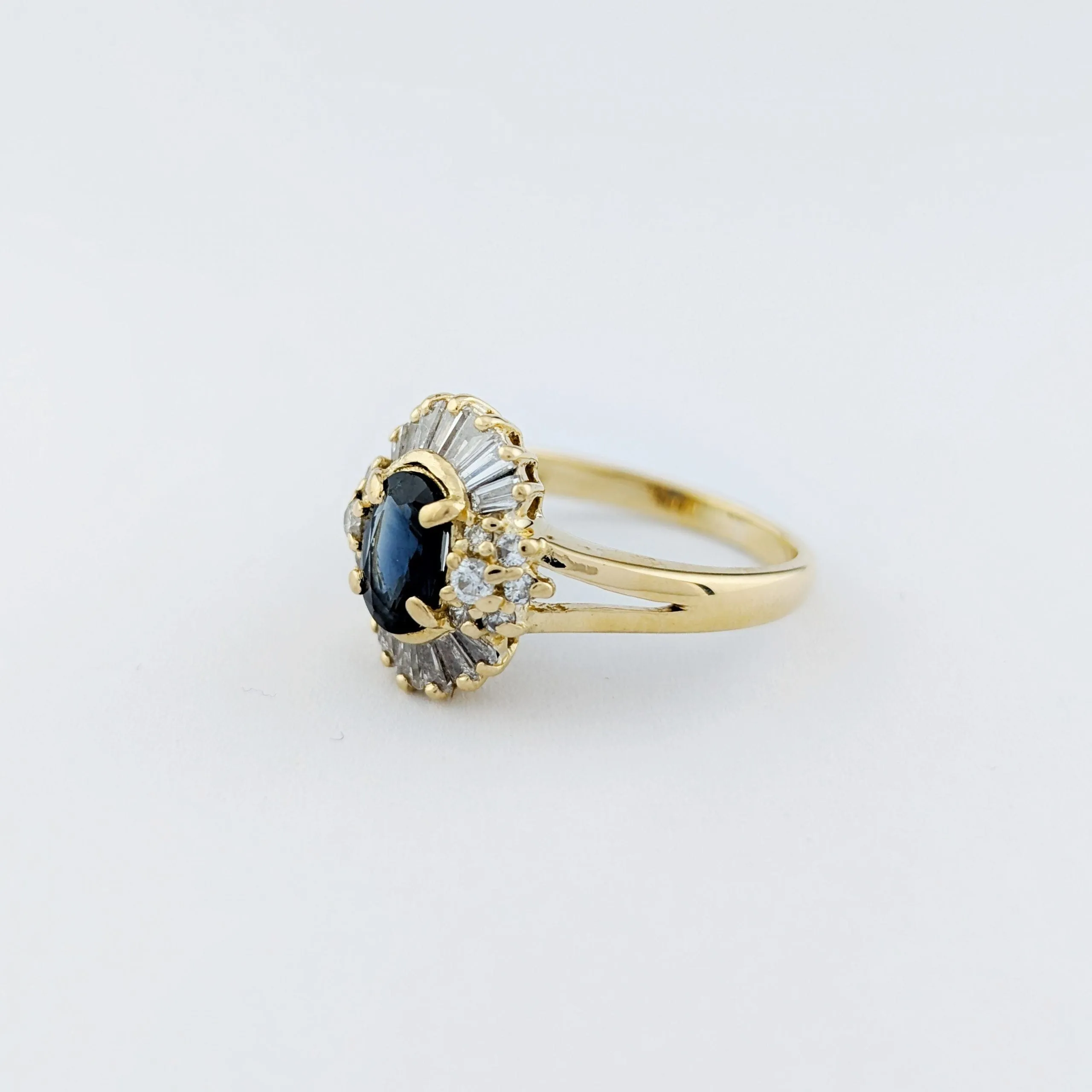 Bague en or jaune 18 carats, saphir et diamants sold by 58 Facettes product image thumbnail 5