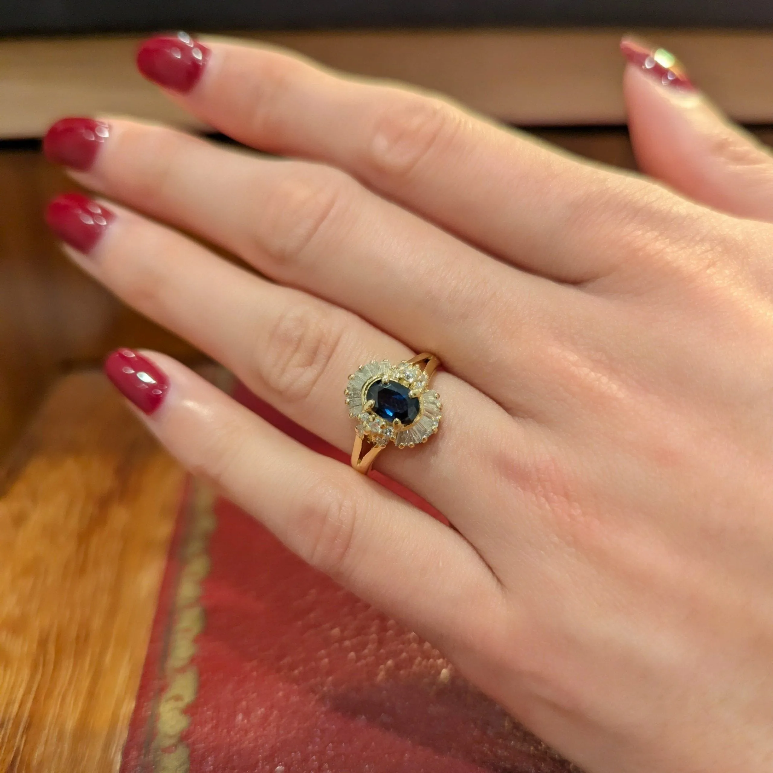 Bague en or jaune 18 carats, saphir et diamants sold by 58 Facettes product image thumbnail 2