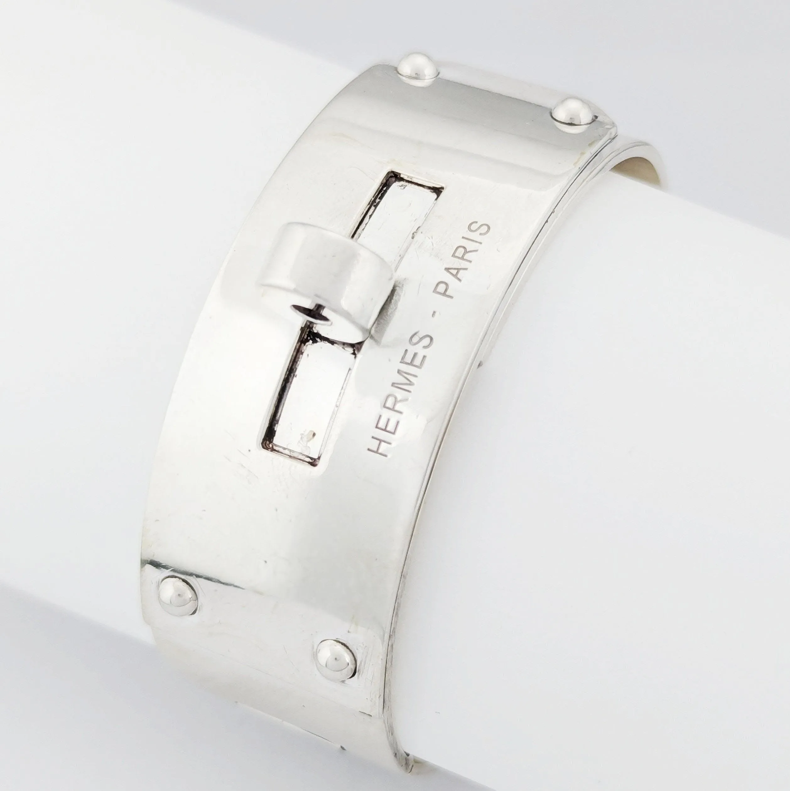 Bracelet jonc Hermès Kelly en argent sold by 58 Facettes product image thumbnail 2