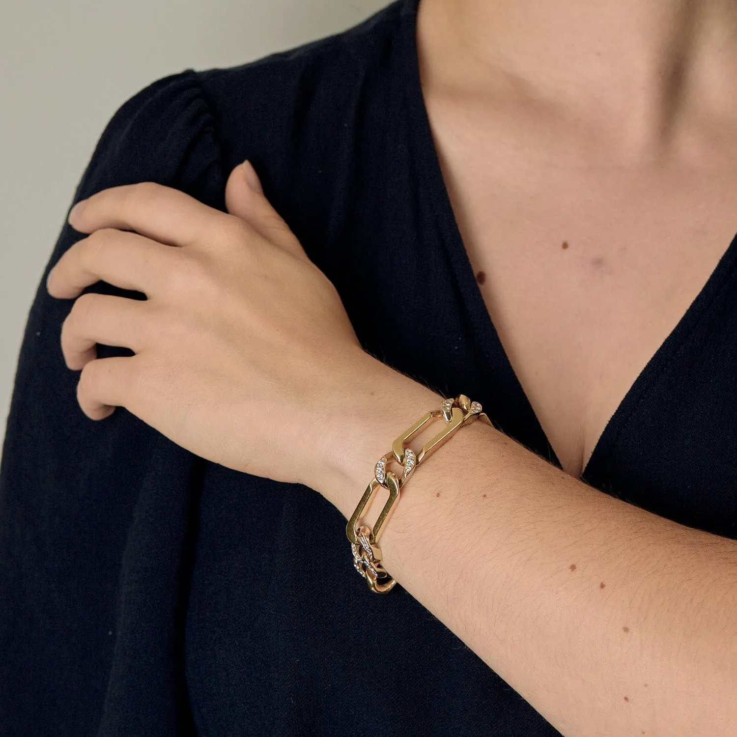 VAN CLEEF & ARPELS - Rare Bracelet maille cheval en or jaune et diamants sold by 58 Facettes product image thumbnail 2