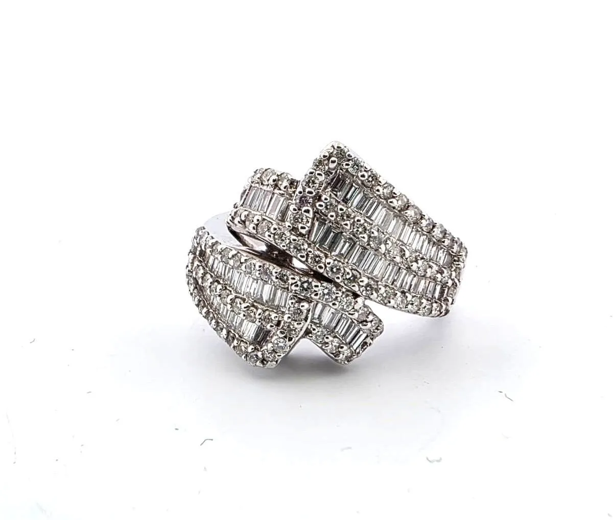Bague en or blanc massif sertie de diamants brillants et baguettes sold by 58 Facettes product image thumbnail 5