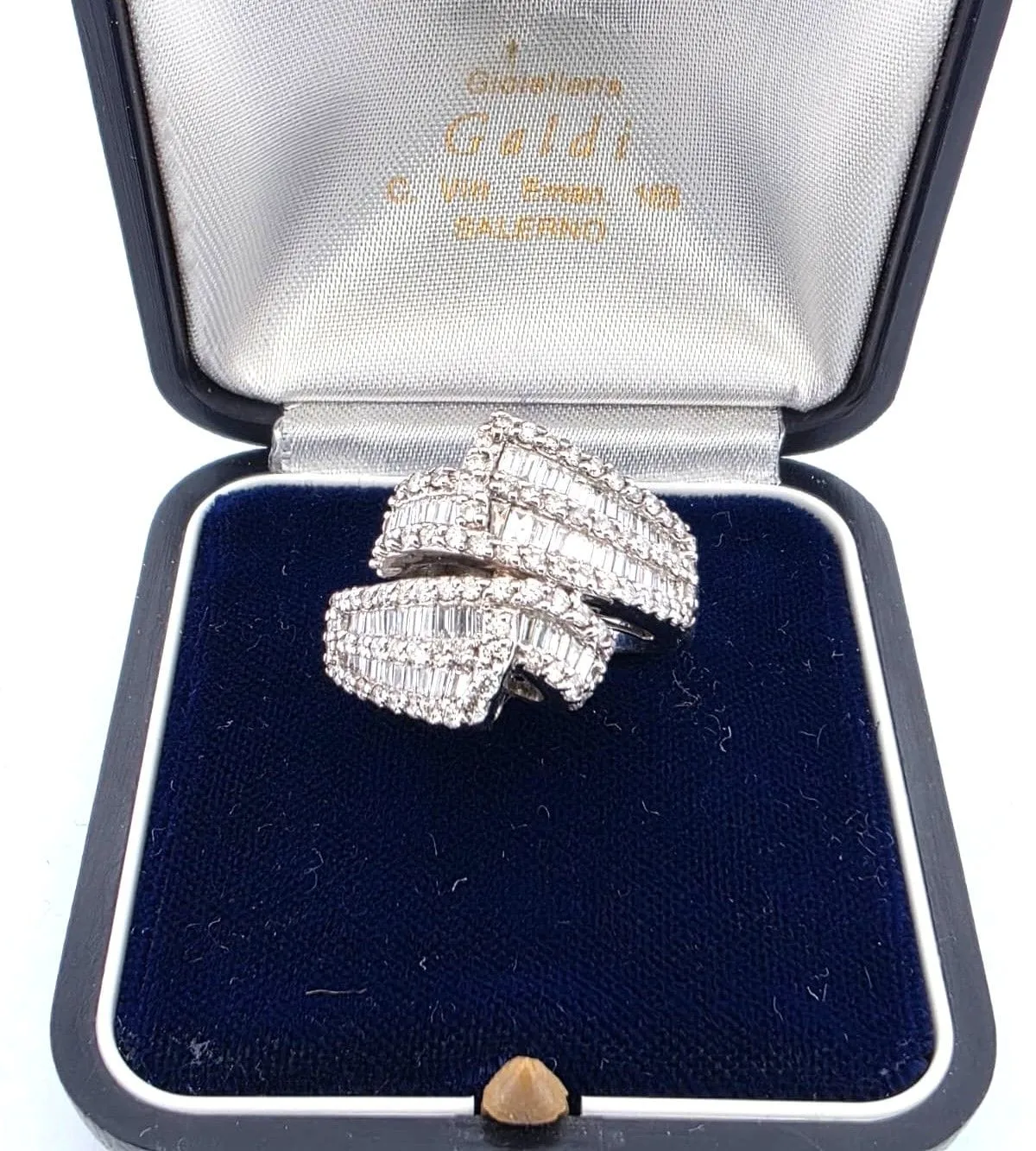 Bague en or blanc massif sertie de diamants brillants et baguettes sold by 58 Facettes product image thumbnail 3