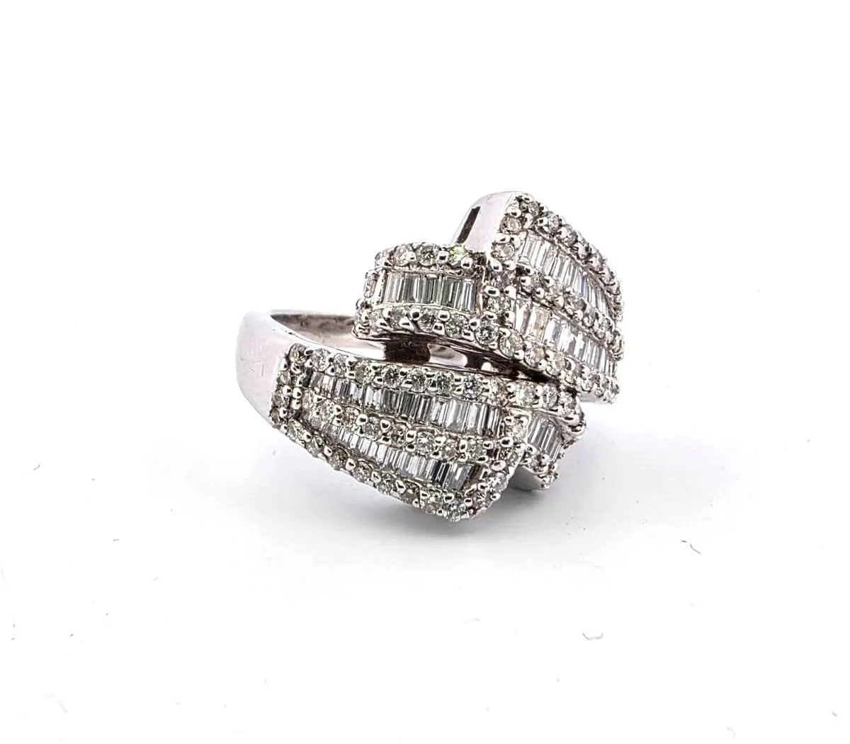 Bague en or blanc massif sertie de diamants brillants et baguettes sold by 58 Facettes product image thumbnail 4