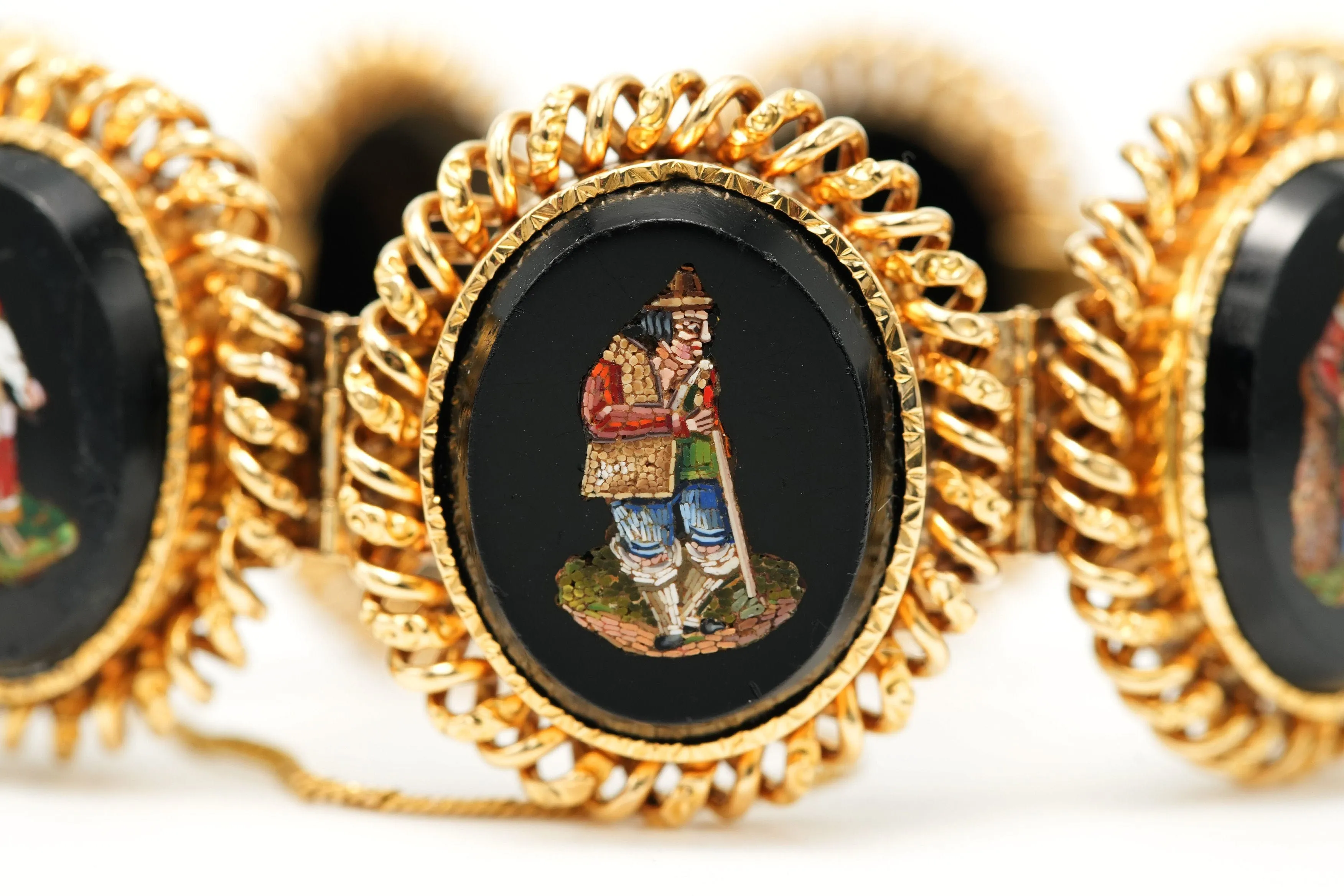 Bracelet Napoléon III or jaune serti de micro-mosaïques sold by 58 Facettes product image thumbnail 5