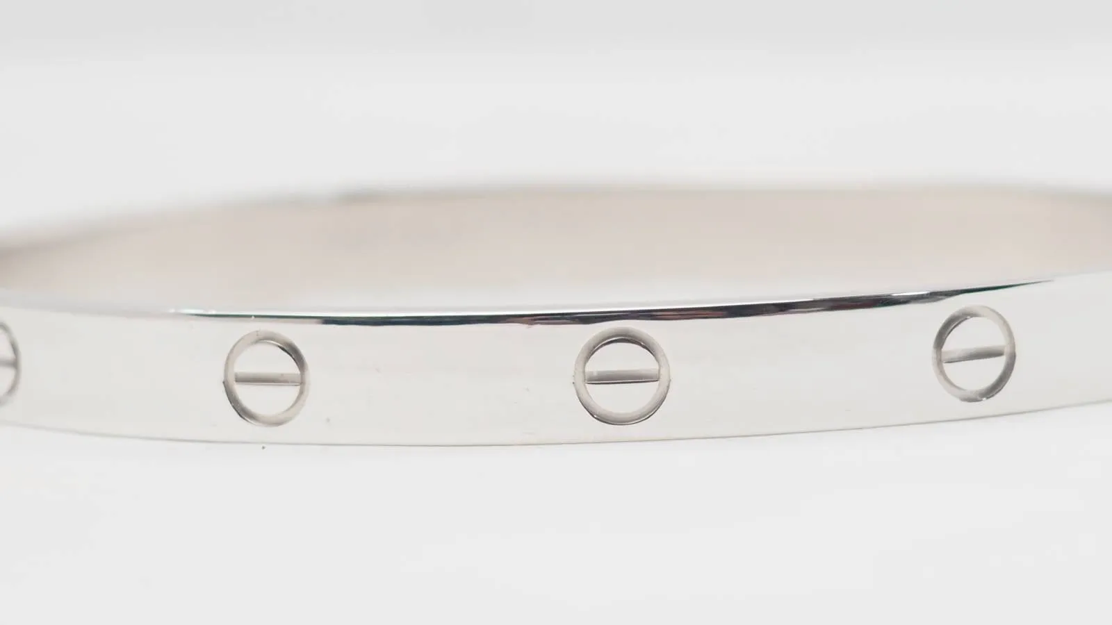 Cartier Love - Bracelet grand modèle en or blanc 18 ct sold by 58 Facettes product image thumbnail 4