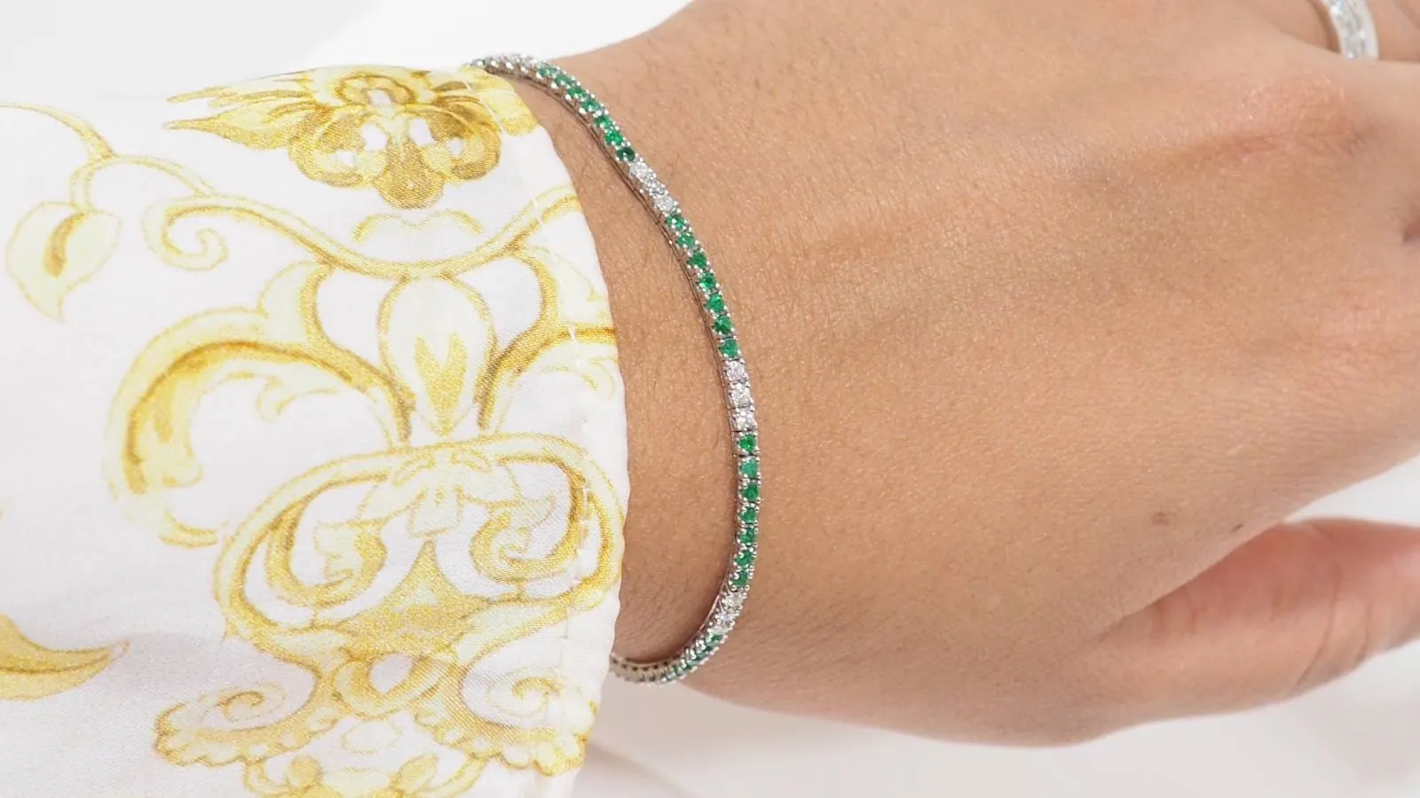 Bracelet rivière en or blanc, émeraudes et diamants sold by 58 Facettes product image thumbnail 2