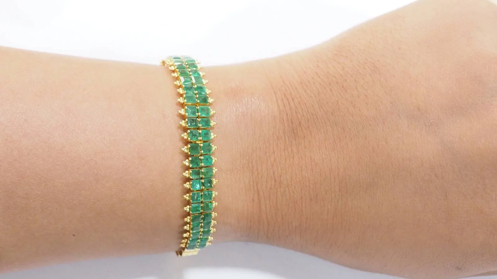 Bracelet souple ancien en or jaune et émeraudes sold by 58 Facettes product image thumbnail 2