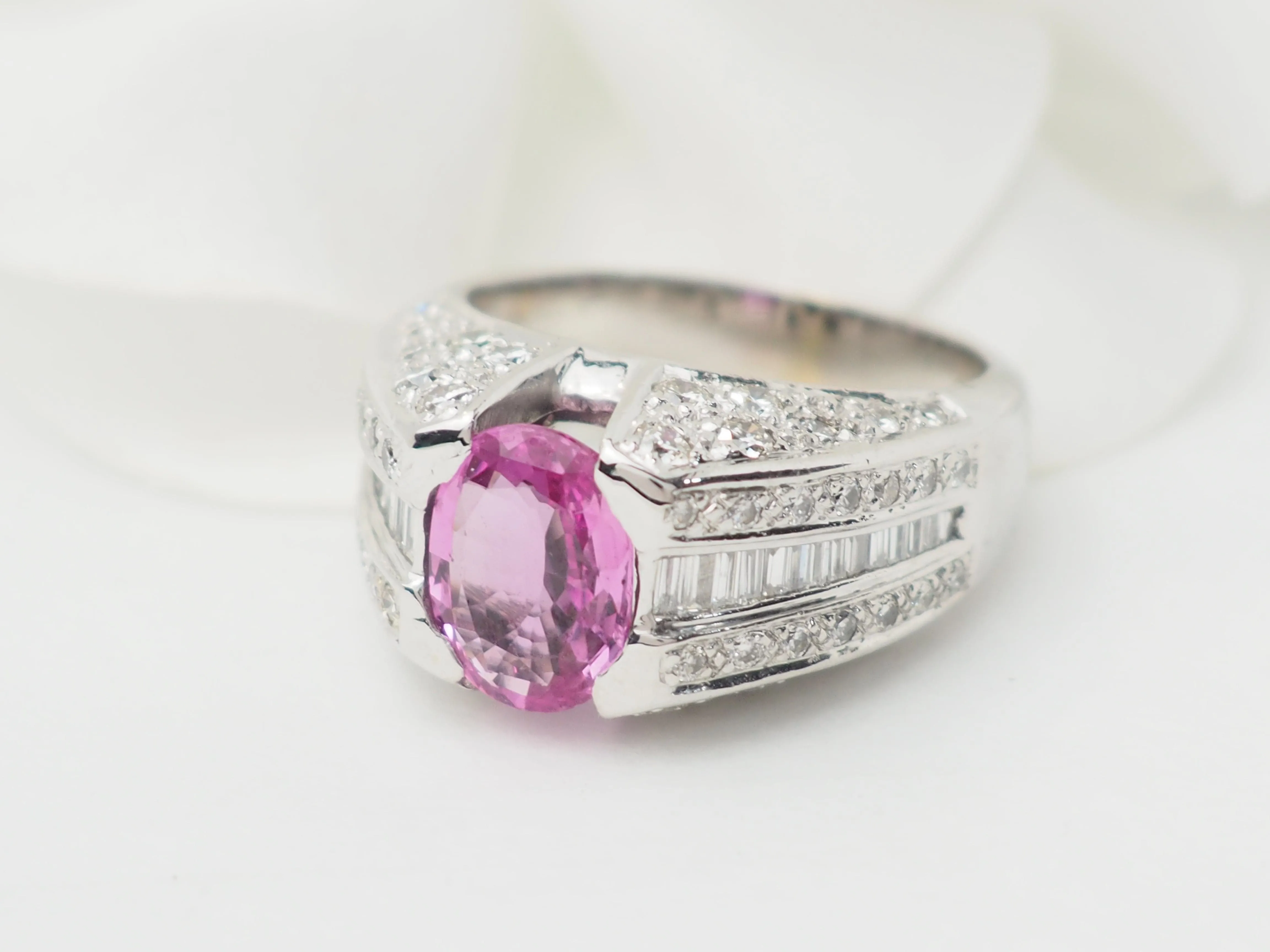 Bague jonc en or blanc, saphir rose et diamants sold by 58 Facettes product image thumbnail 5