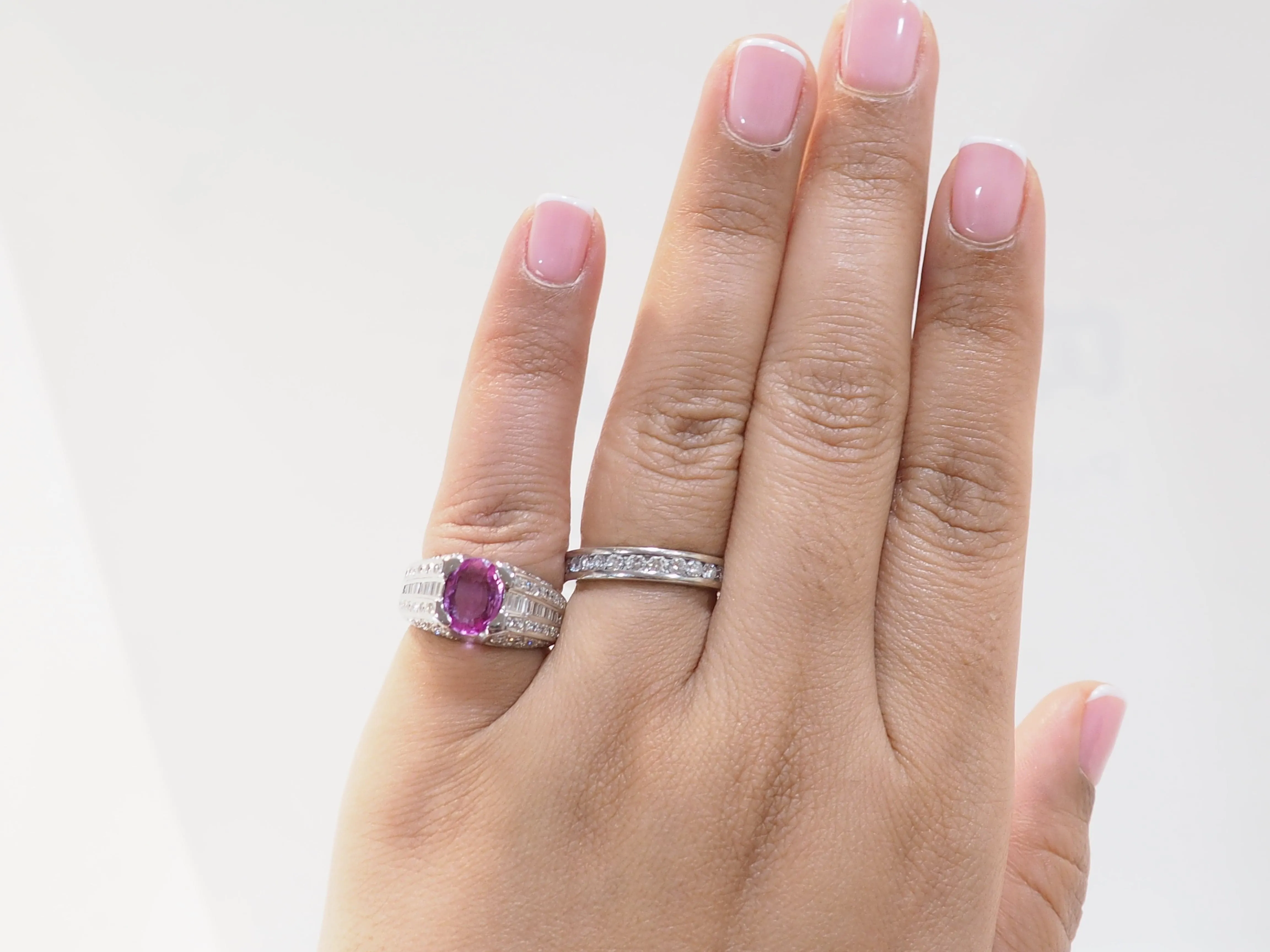 Bague jonc en or blanc, saphir rose et diamants sold by 58 Facettes product image thumbnail 2