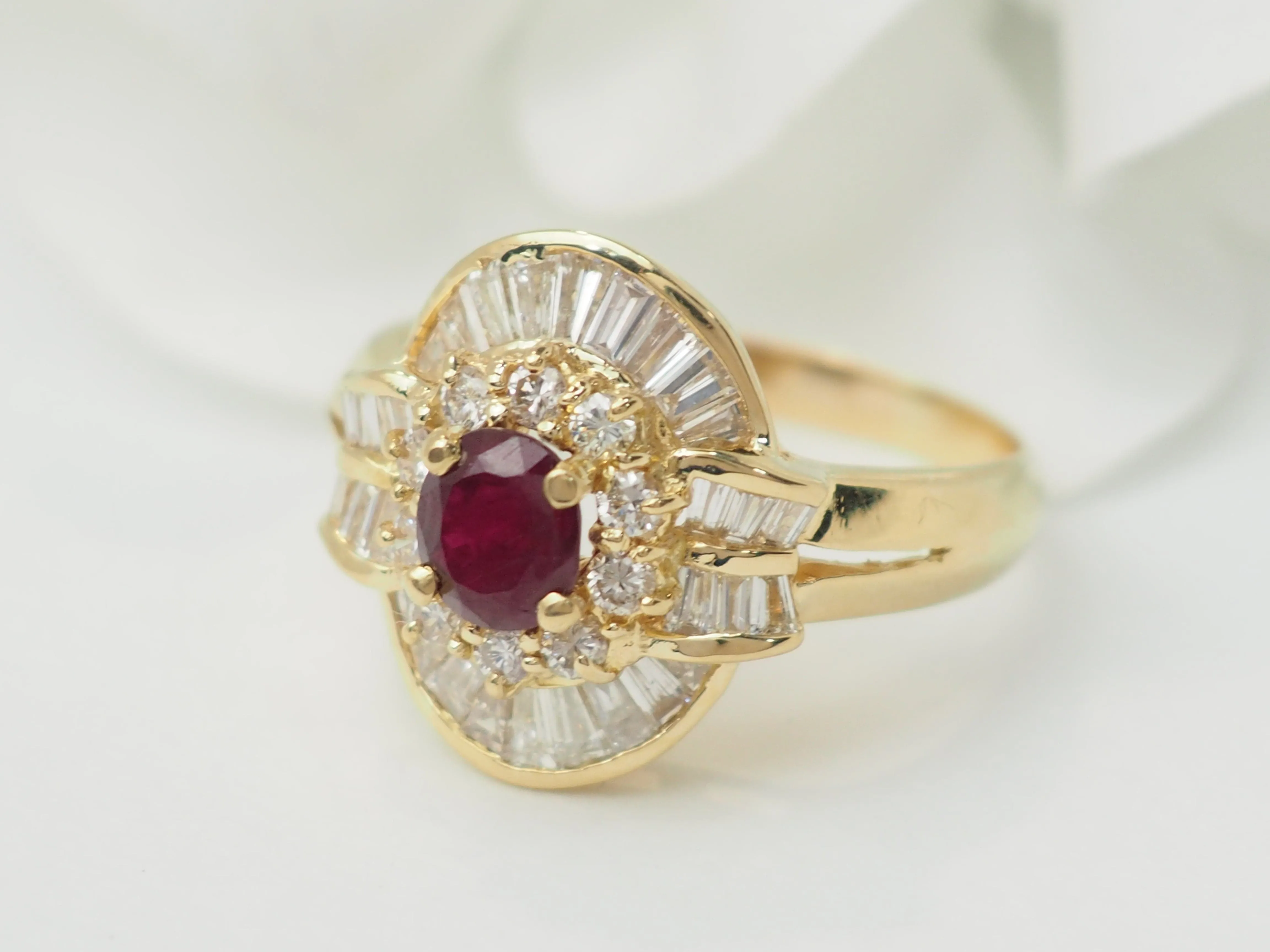 Bague jupe en or jaune 18 ct avec rubis et diamants sold by 58 Facettes product image thumbnail 5