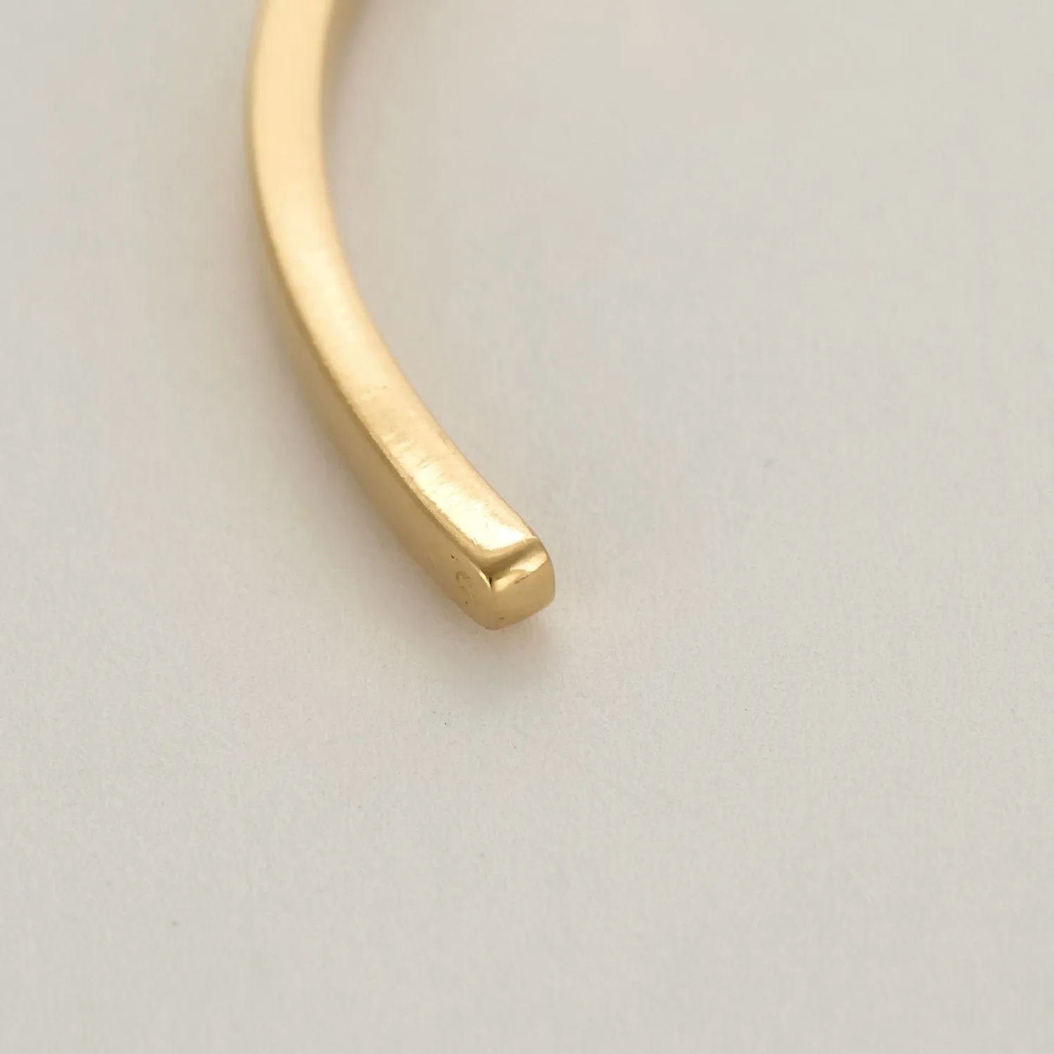 Bracelet jonc ouvert en or jaune et diamants sold by 58 Facettes product image thumbnail 4