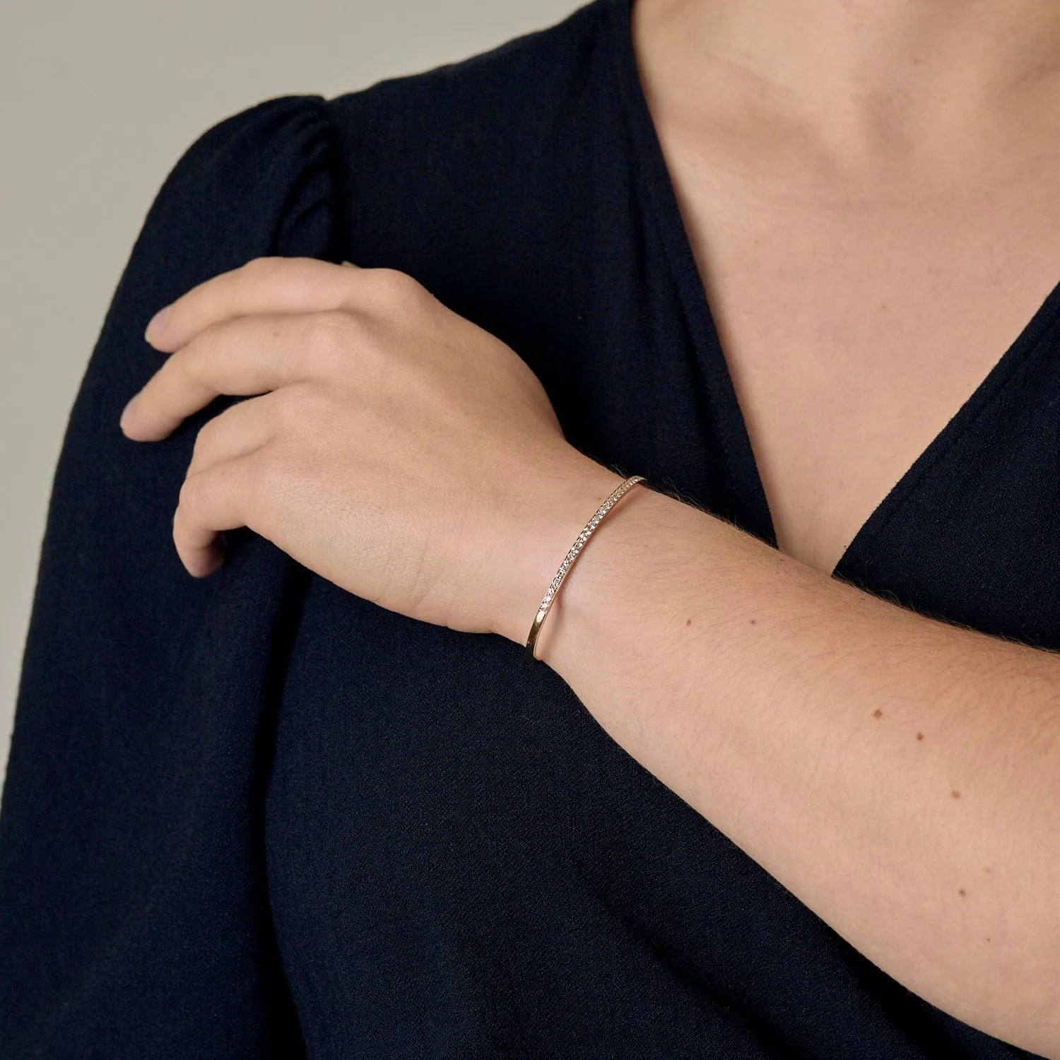 Bracelet jonc ouvert en or jaune et diamants sold by 58 Facettes product image thumbnail 2