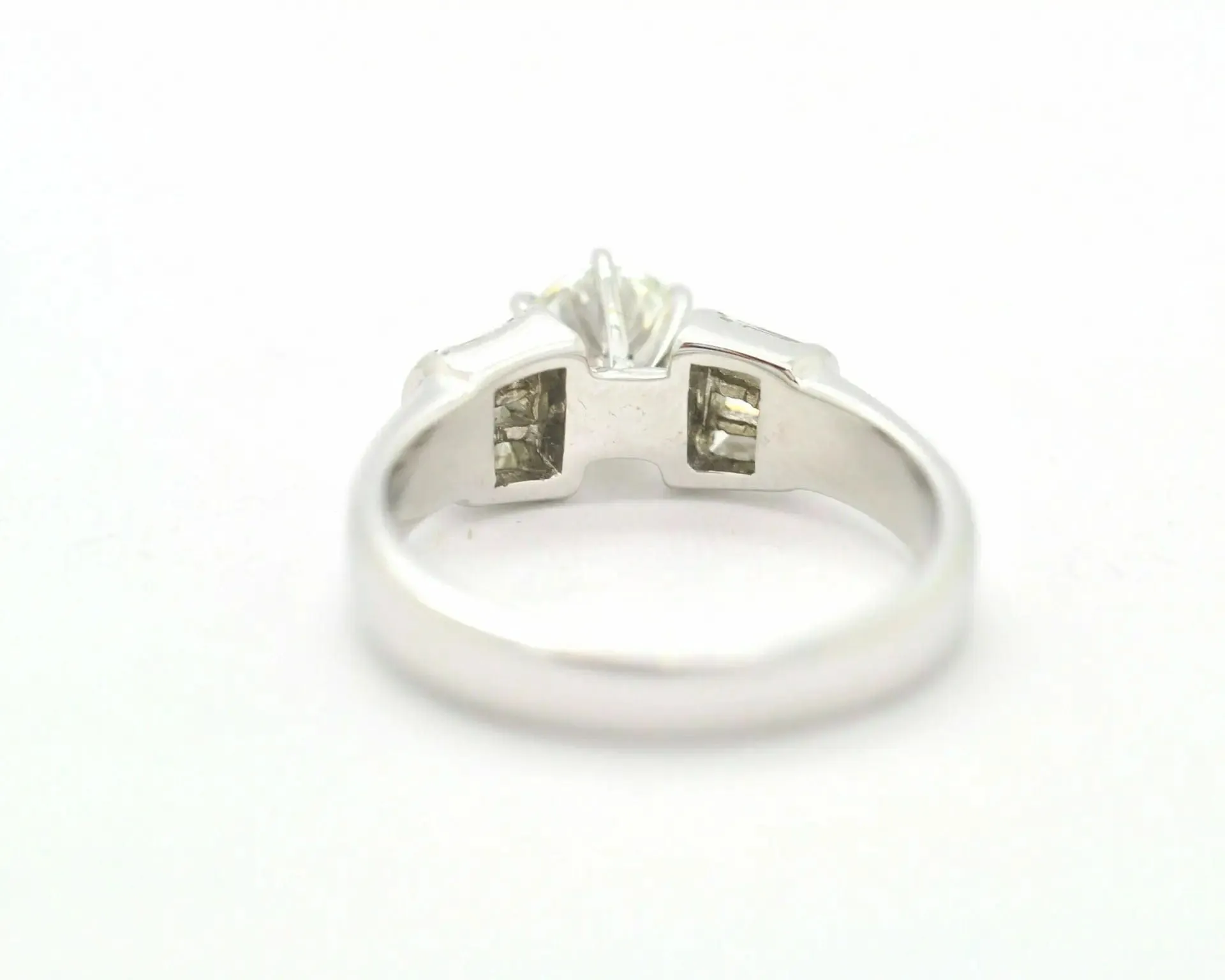 Bague solitaire - Diamant 0,80 ct en or blanc 18 carats sold by 58 Facettes product image thumbnail 3