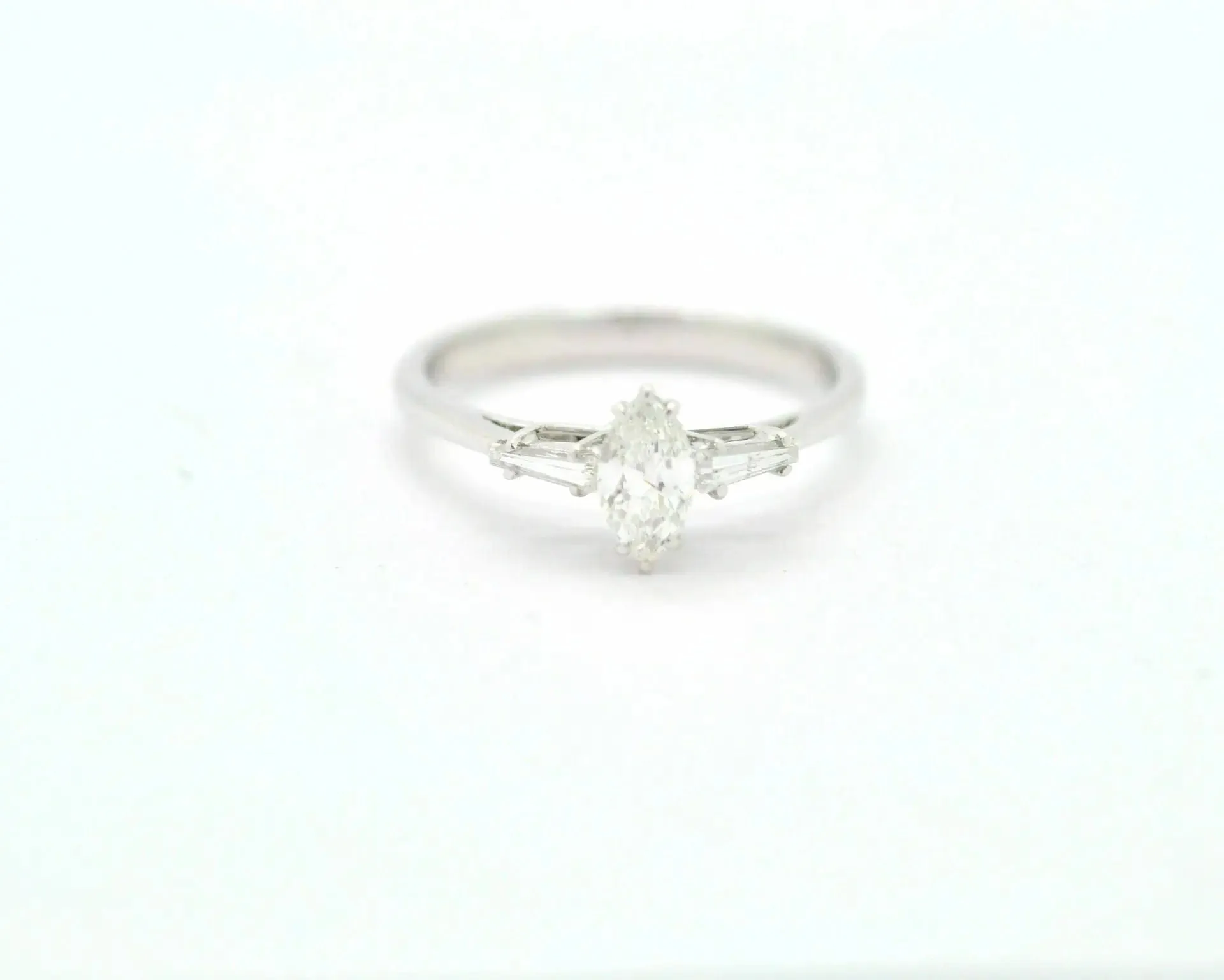 Bague trilogie en diamants marquise et baguette sold by 58 Facettes