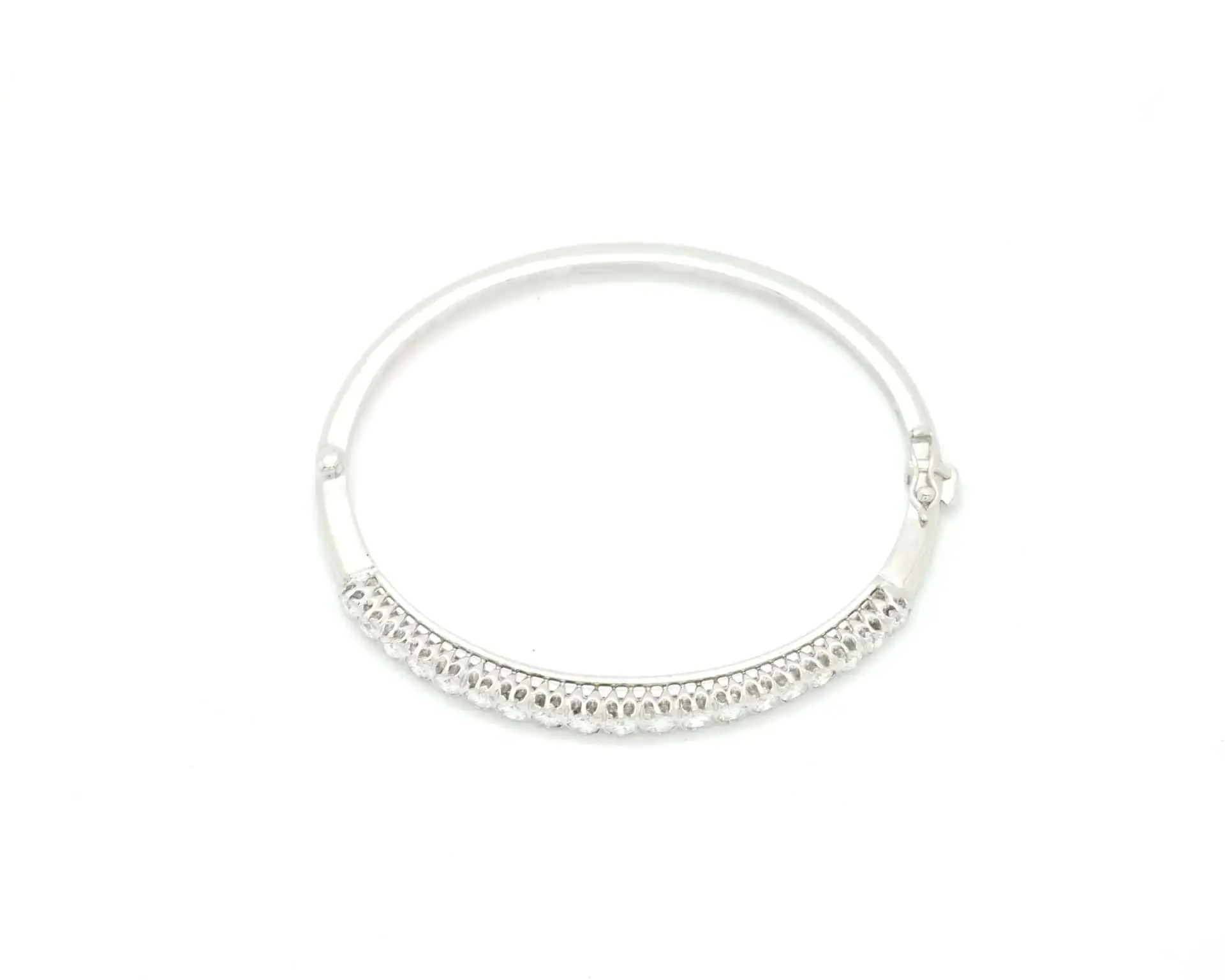 Bracelet rigide en or blanc serti de diamants sold by 58 Facettes product image thumbnail 2
