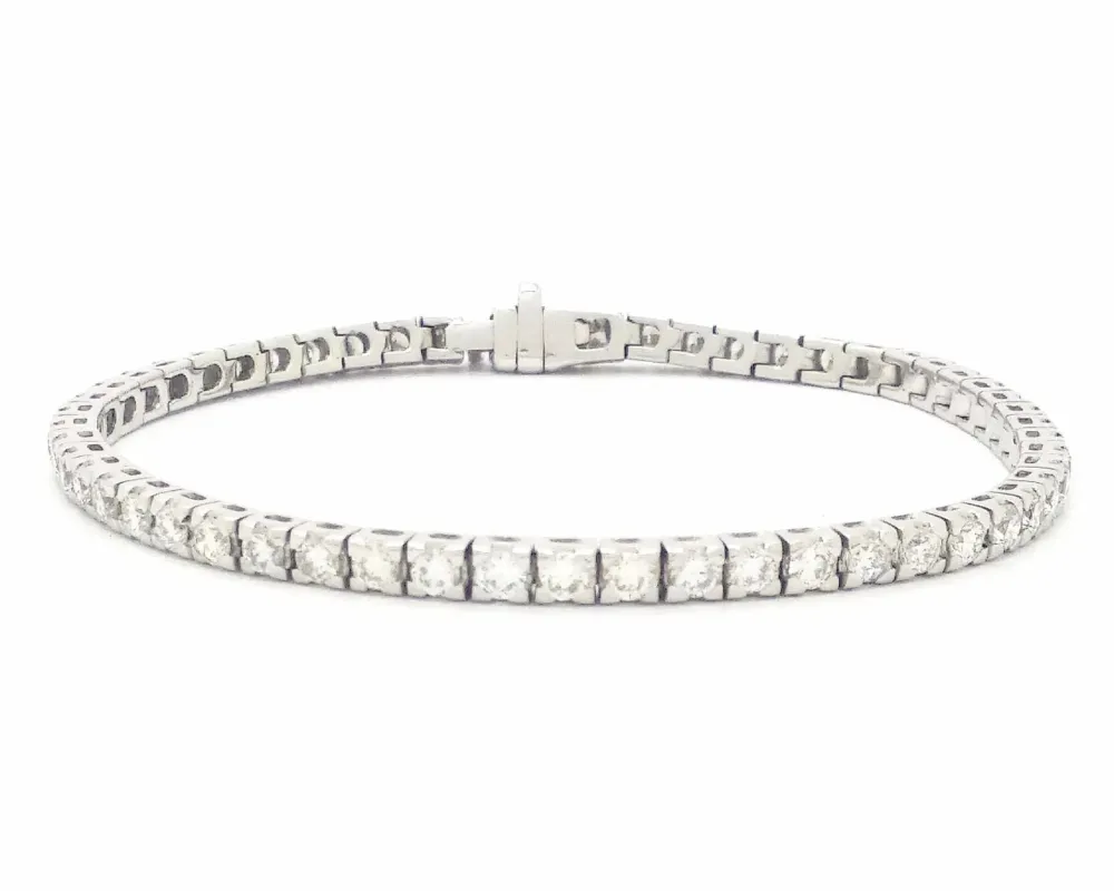 Bracelet de tennis en or blanc, 3,30 ct sold by 58 Facettes