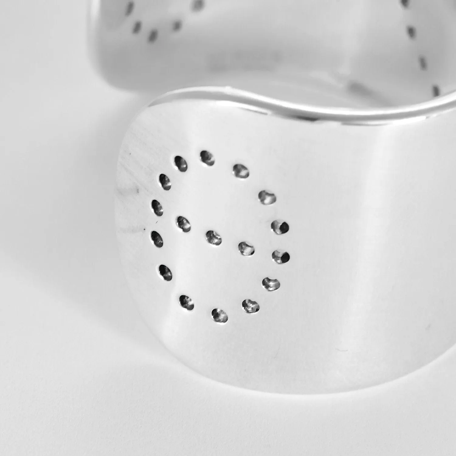 Hermès - Eclipse - Manchette en argent sold by 58 Facettes product image thumbnail 4