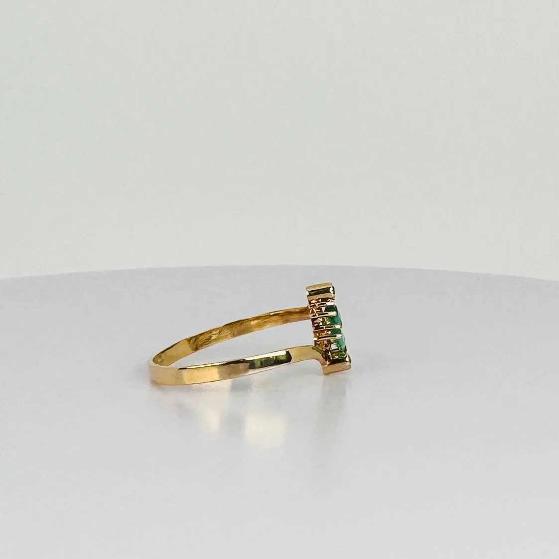 Bague en or jaune avec tourmalines vertes, émeraudes taillées en facetté et diamants ronds sold by 58 Facettes product image thumbnail 4