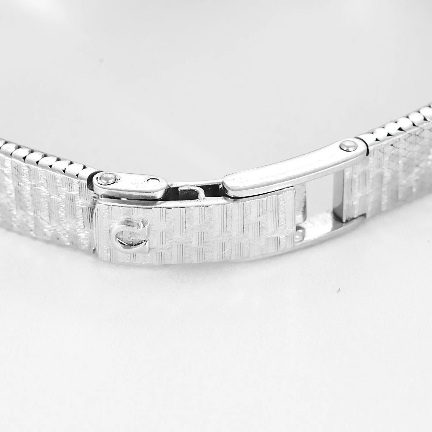 OMEGA Montre de dame en or blanc sold by 58 Facettes product image thumbnail 5