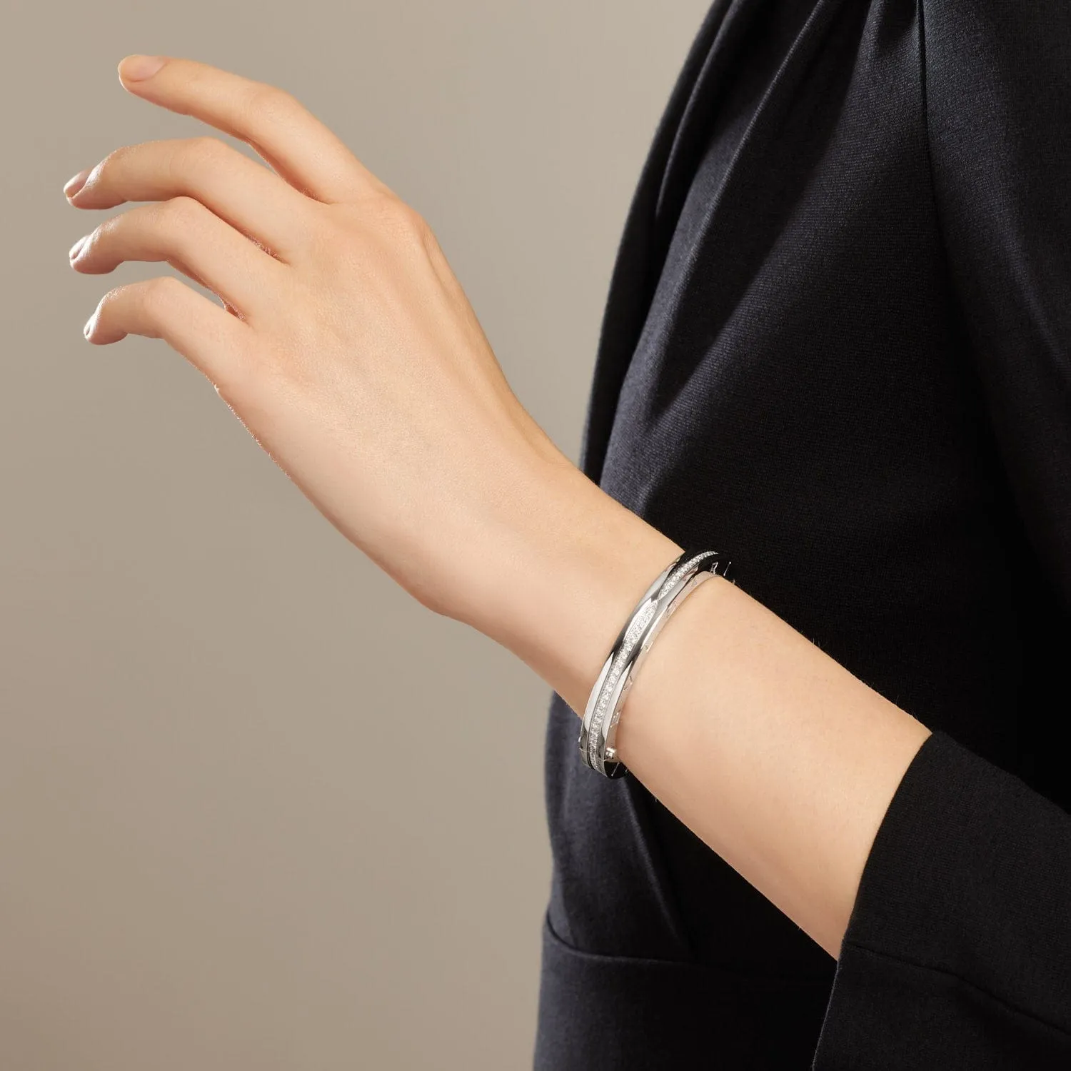 Bvlgari B.Zero1 - Bracelet jonc en or blanc 18k et diamants sold by 58 Facettes product image thumbnail 2