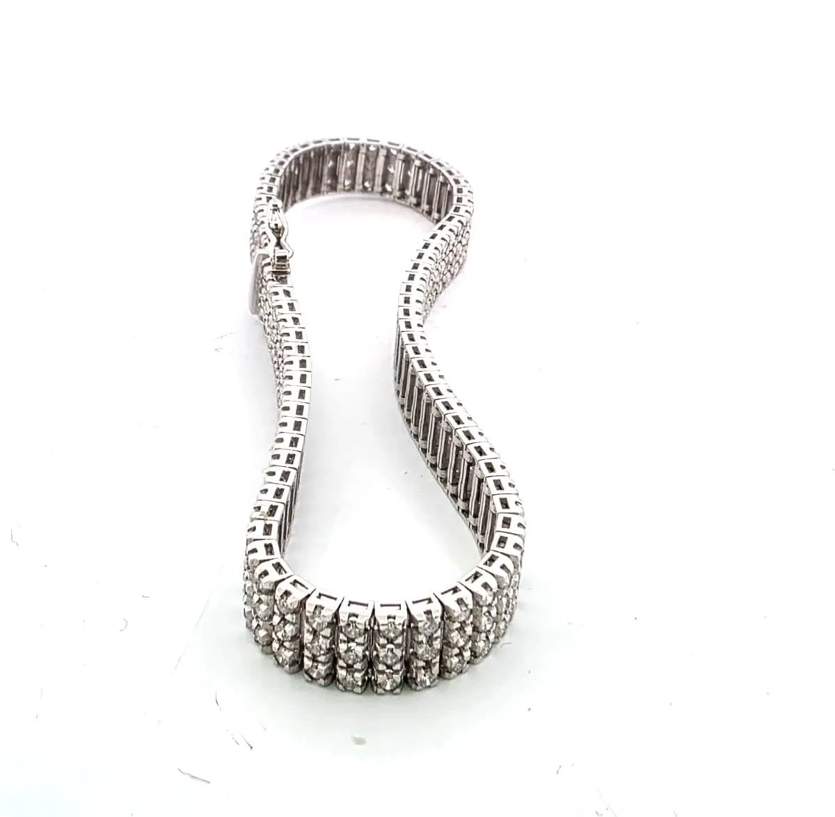 Bracelet en or blanc massif serti de diamants sold by 58 Facettes product image thumbnail 3