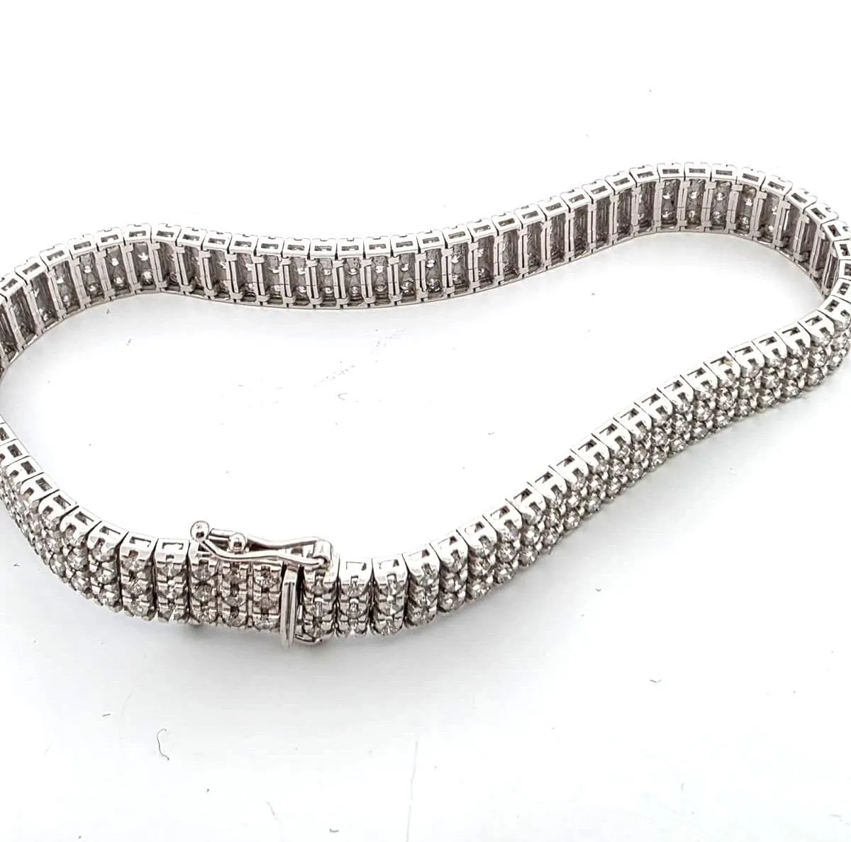 Bracelet en or blanc massif serti de diamants sold by 58 Facettes product image thumbnail 4