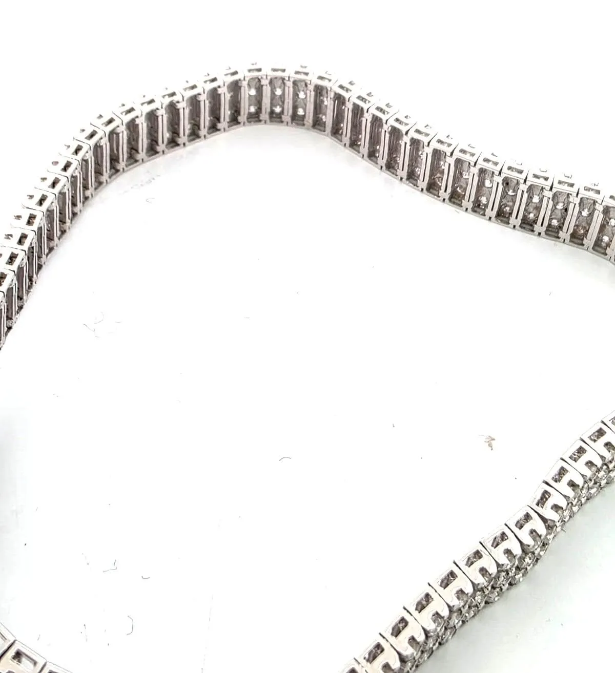 Bracelet en or blanc massif serti de diamants sold by 58 Facettes product image thumbnail 5